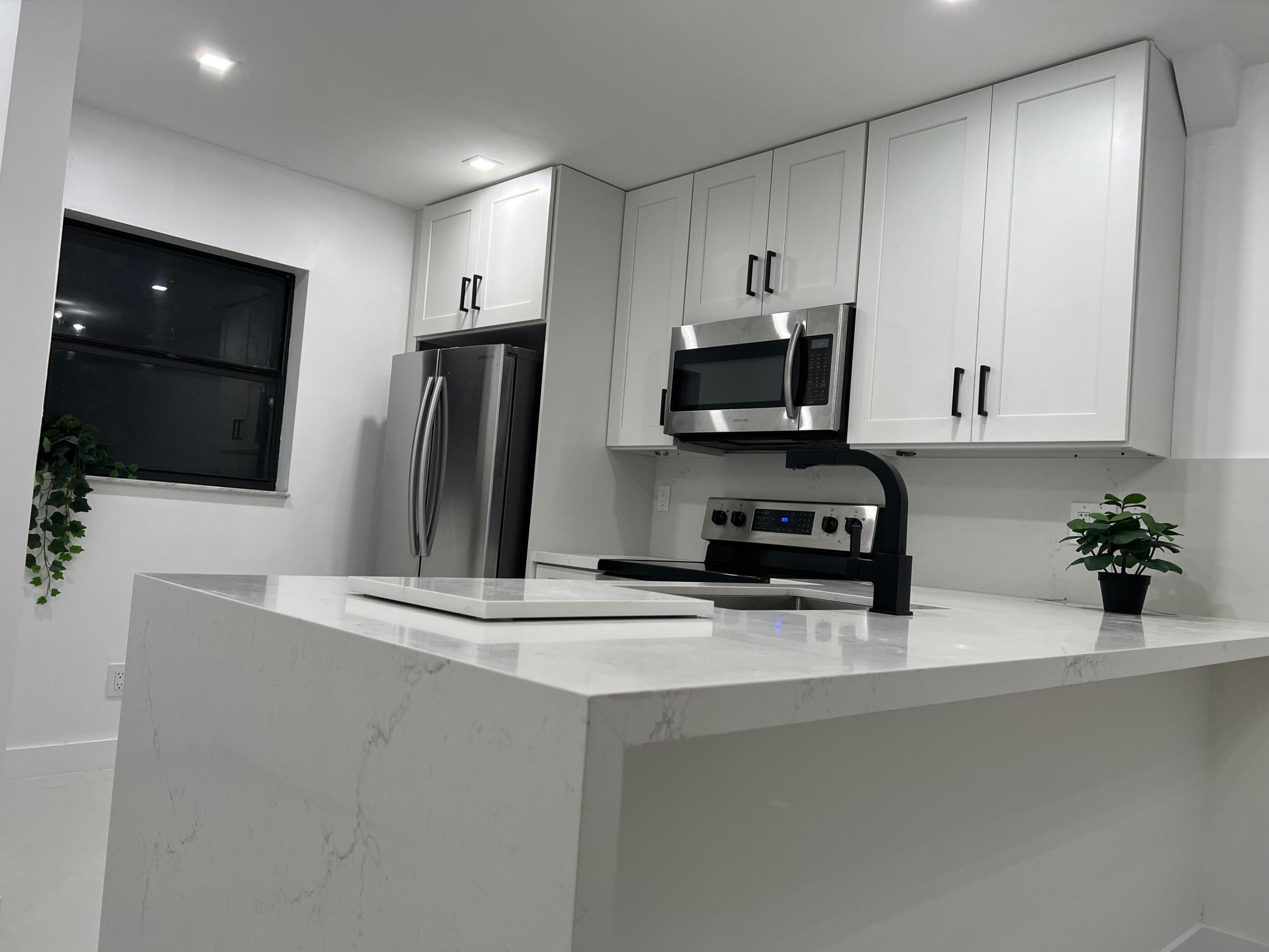 1088 NW 106TH #206, Pembroke Pines FL 33026