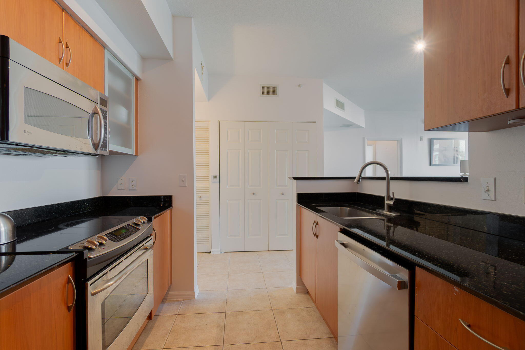 804 E WINDWARD #621, Lantana FL 33462