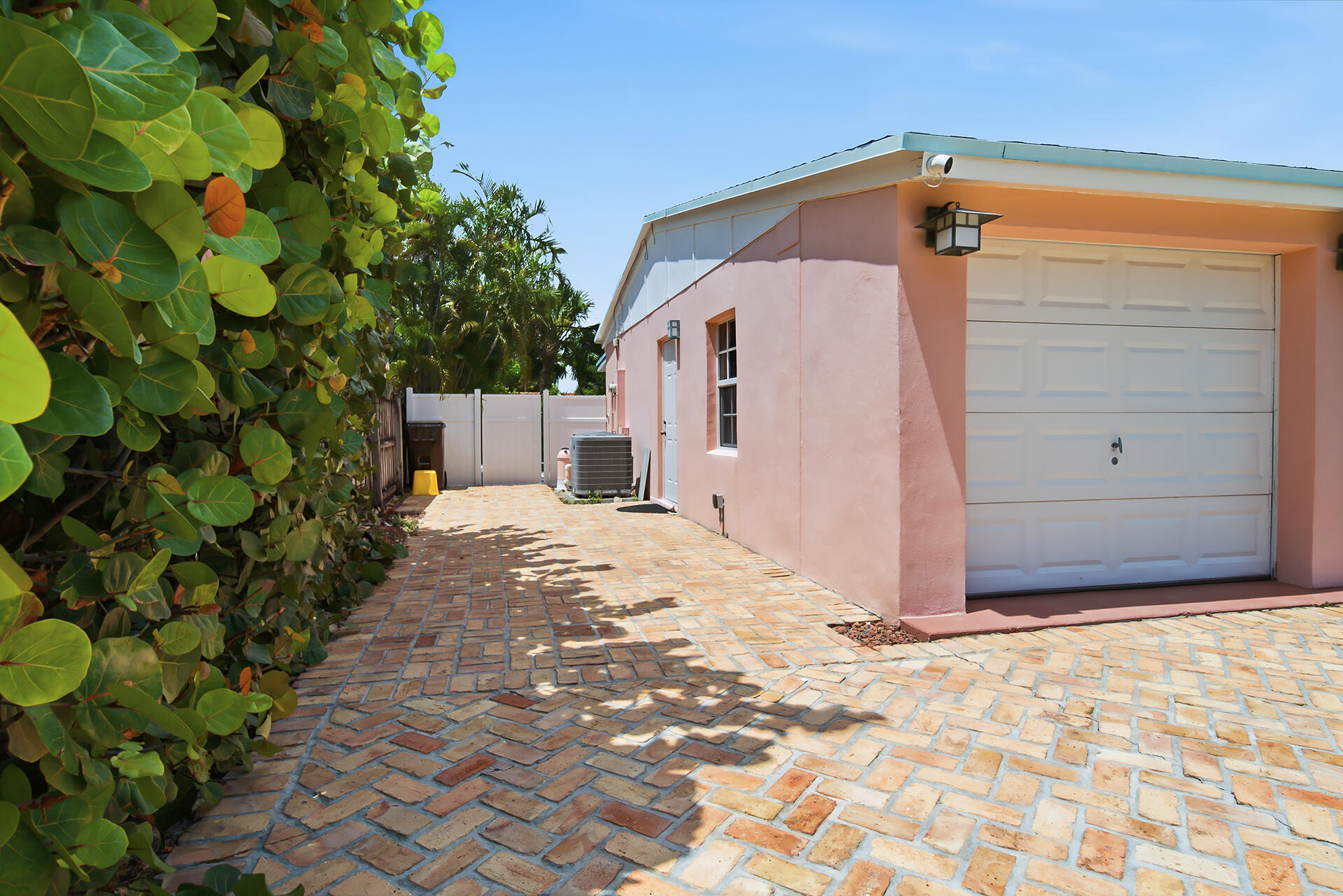 205 RUTLAND, West Palm Beach FL 33405
