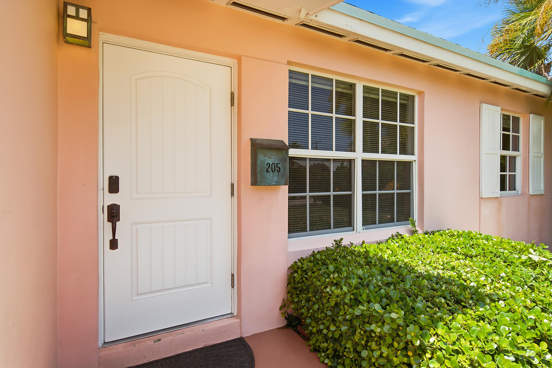 205 RUTLAND, West Palm Beach FL 33405