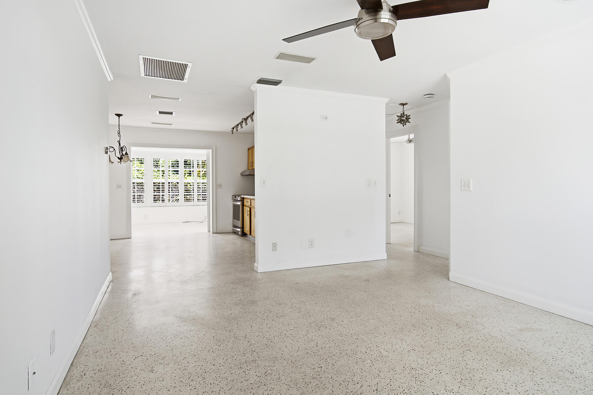 205 RUTLAND, West Palm Beach FL 33405