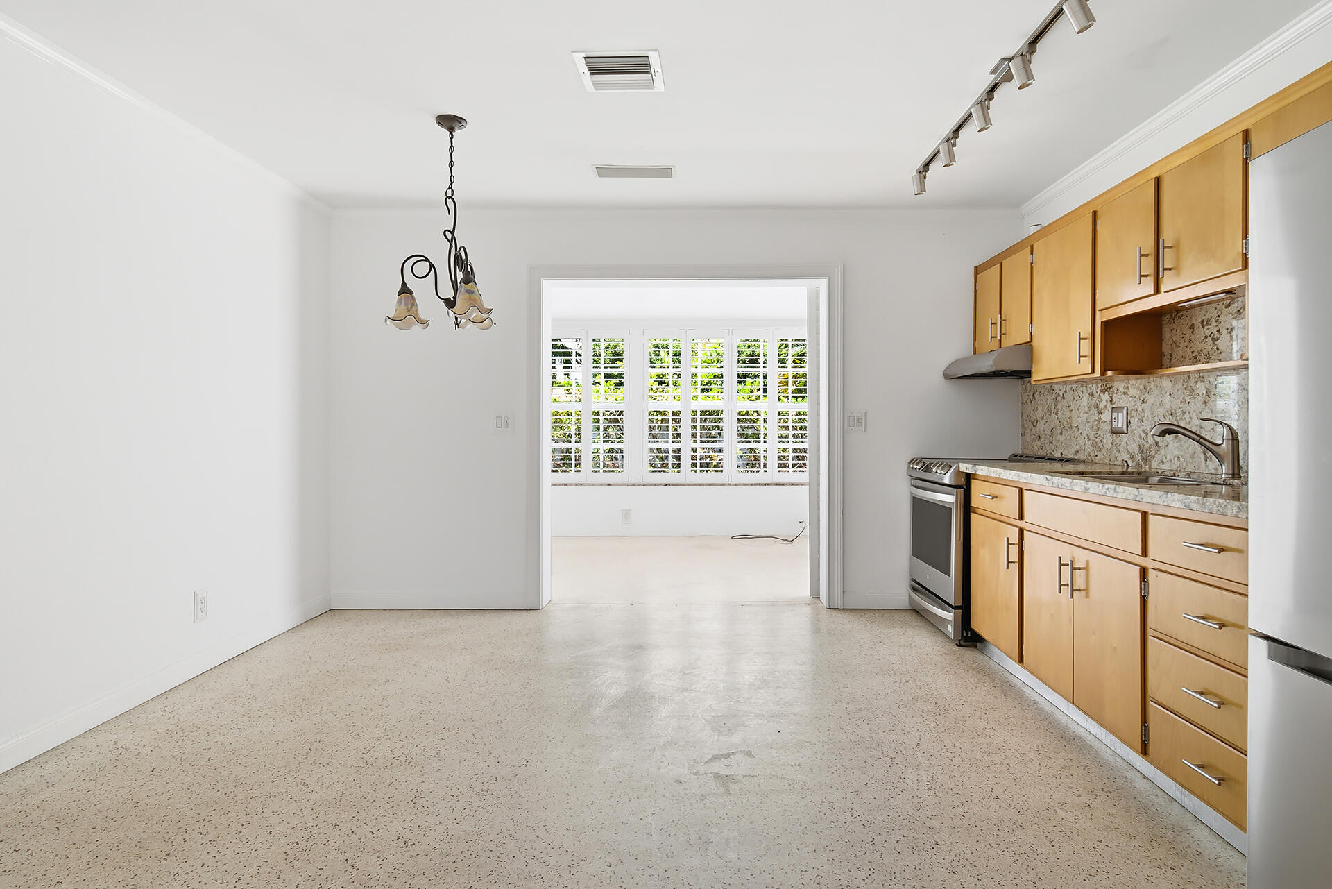 205 RUTLAND, West Palm Beach FL 33405