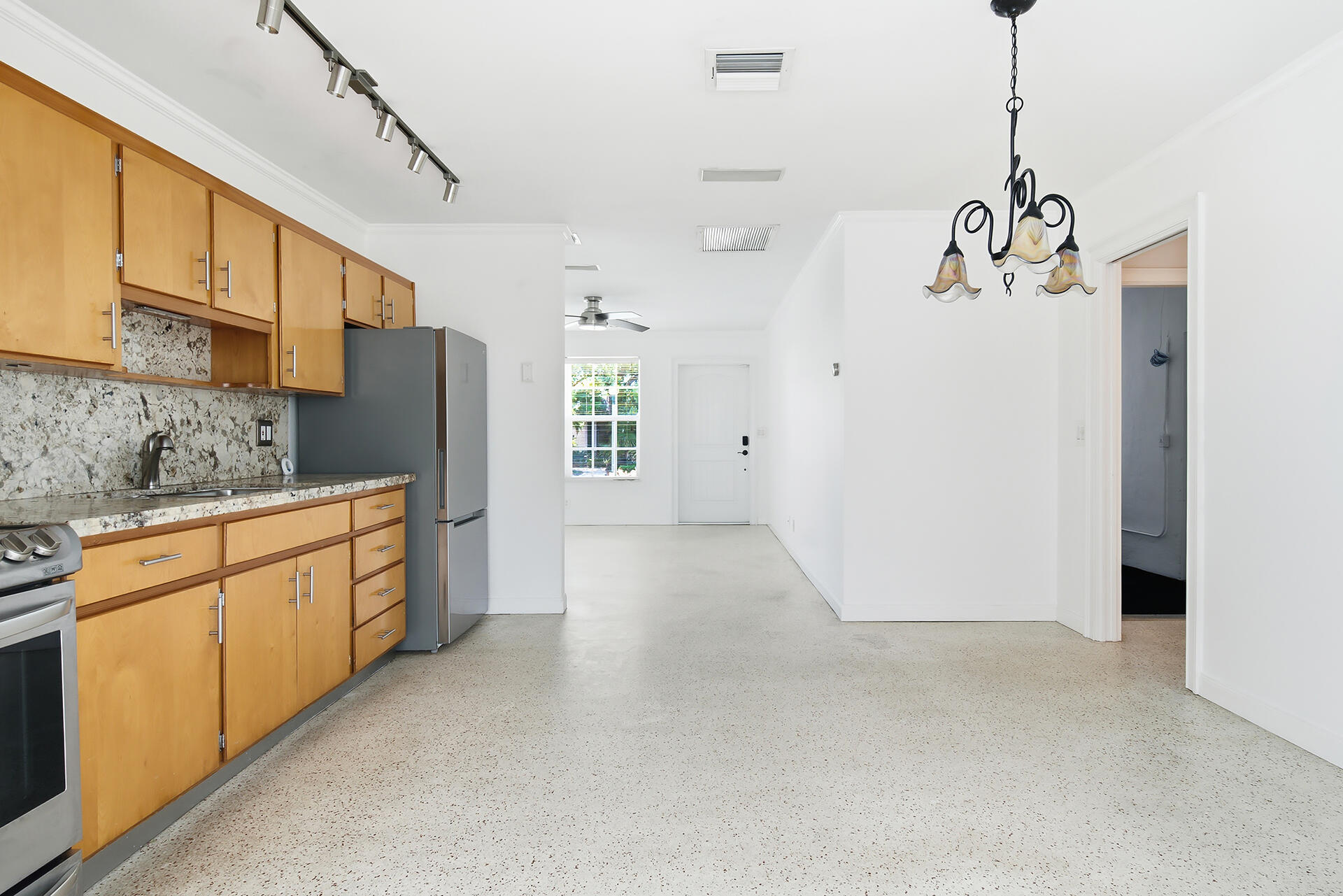 205 RUTLAND, West Palm Beach FL 33405