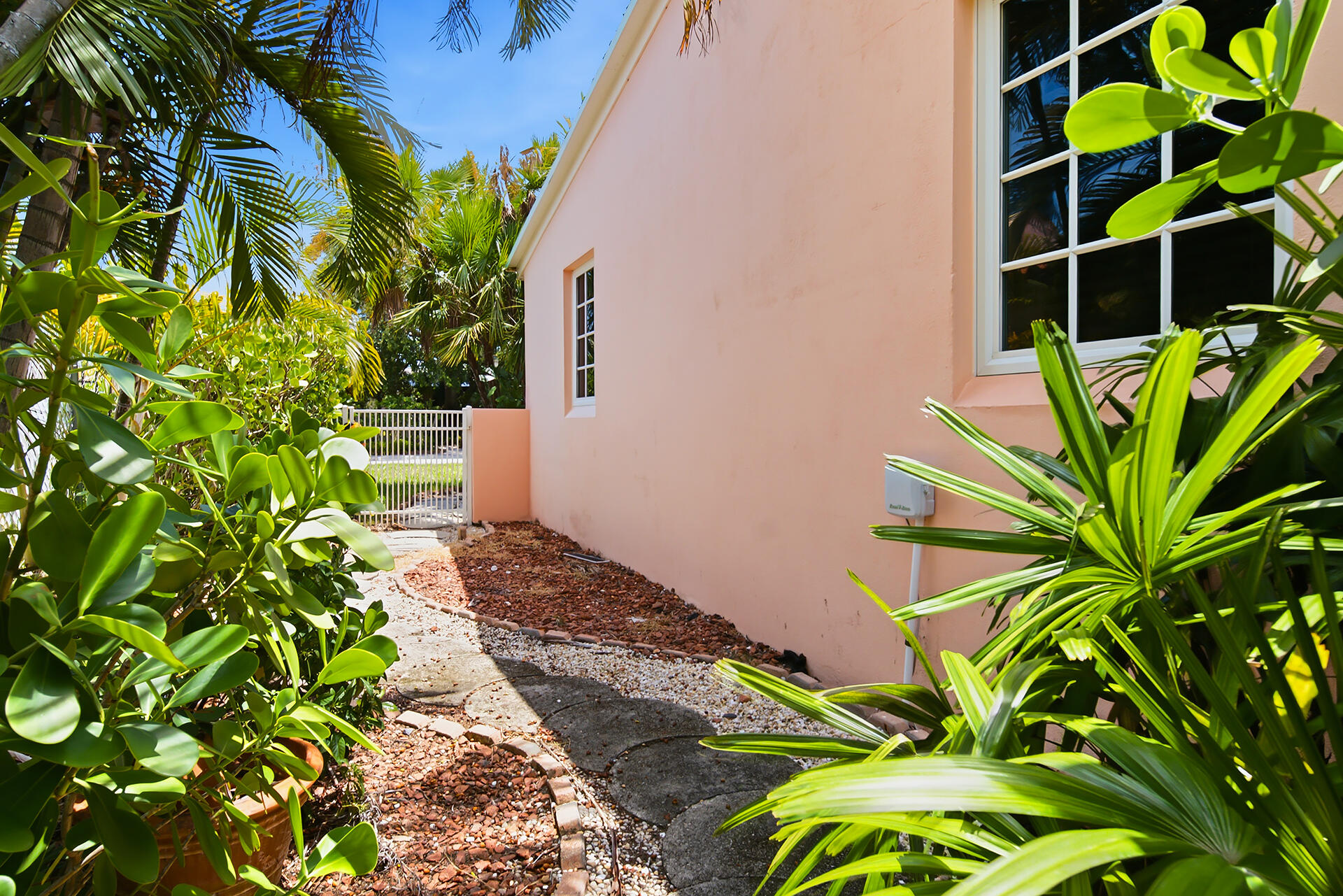 205 RUTLAND, West Palm Beach FL 33405