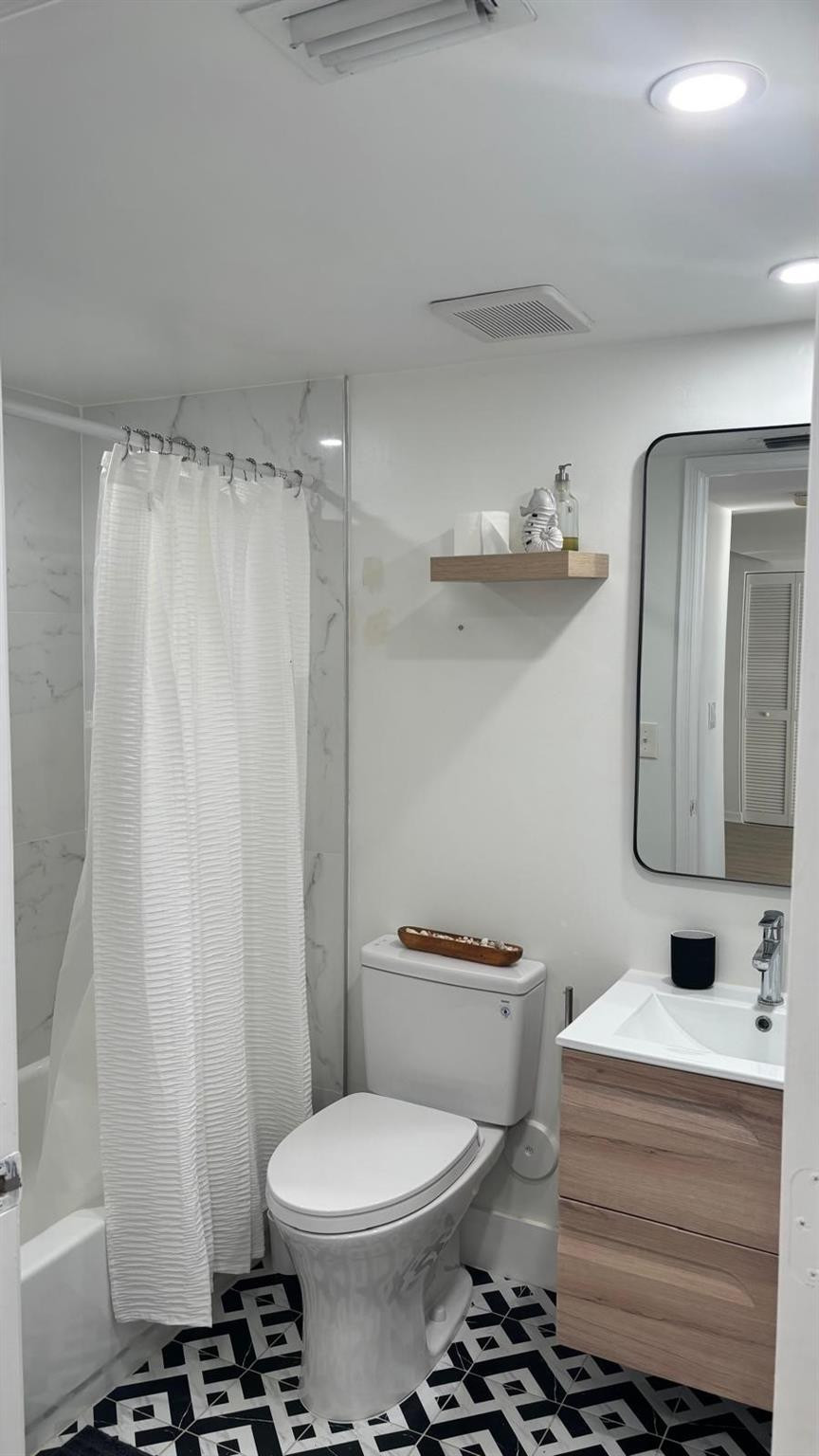 1350 SE 3RD #208, Dania Beach FL 33004