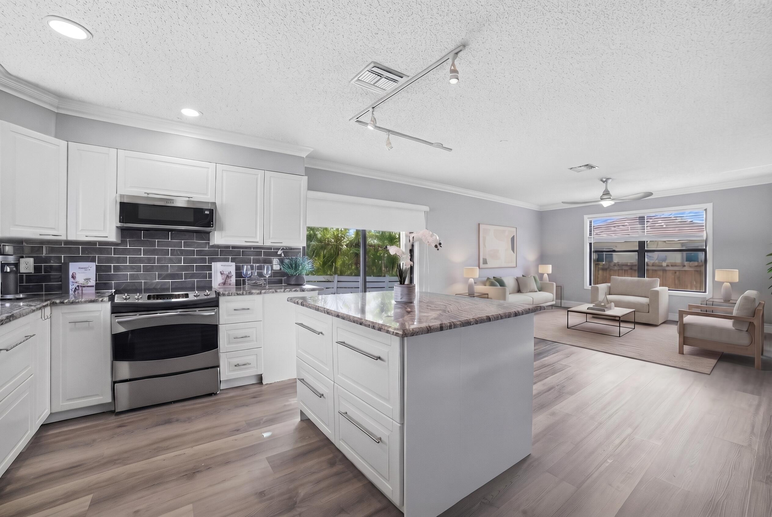 324 W PINE #11, Lantana FL 33462