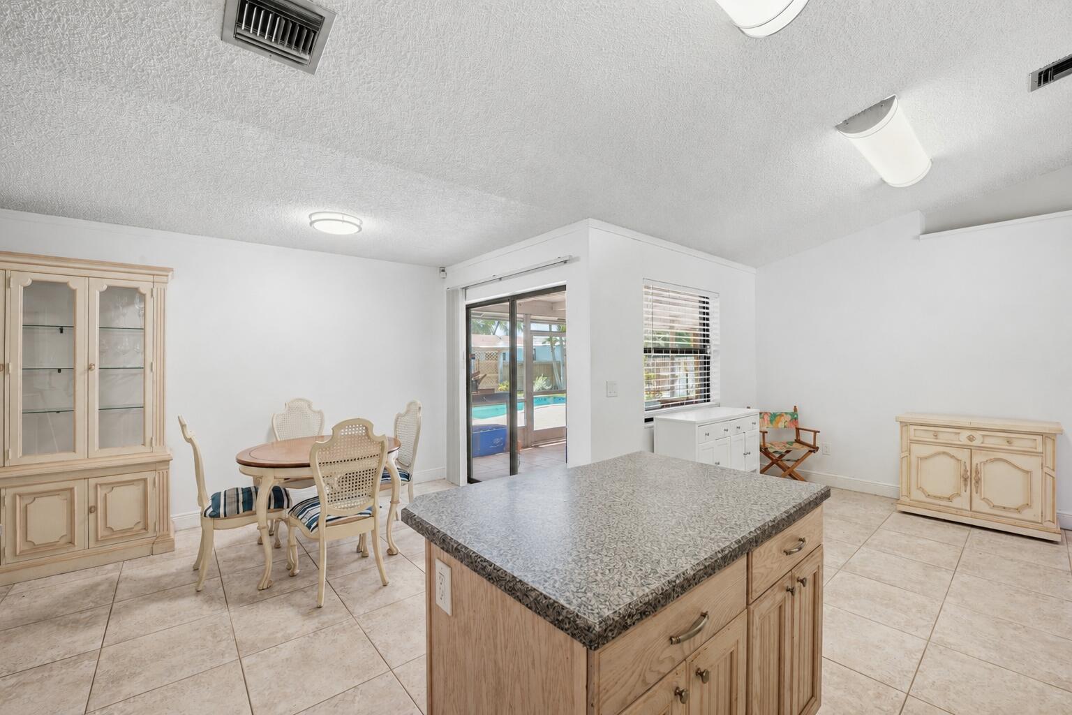 1081 Palama, Lantana FL 33462