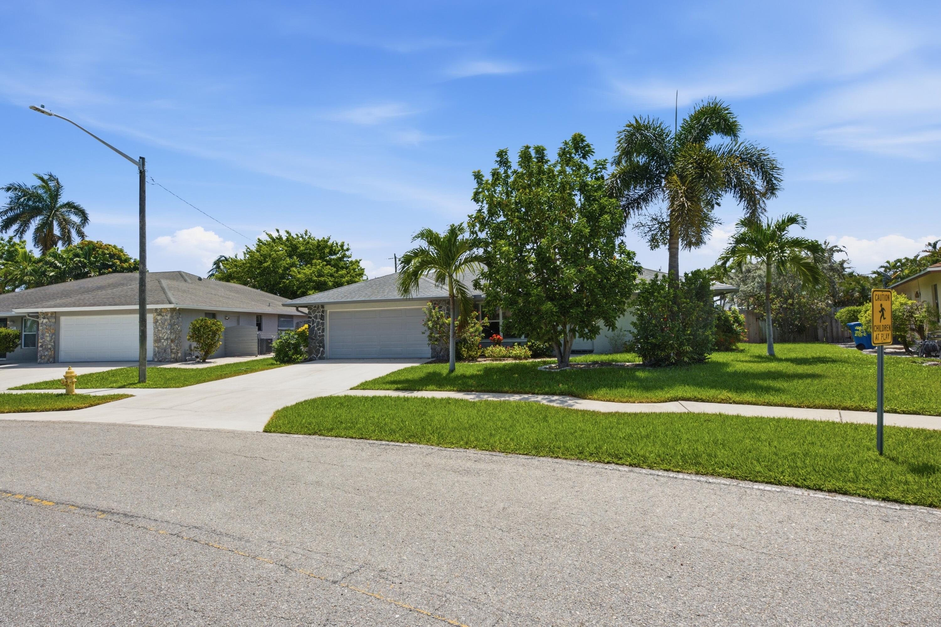 1081 Palama, Lantana FL 33462