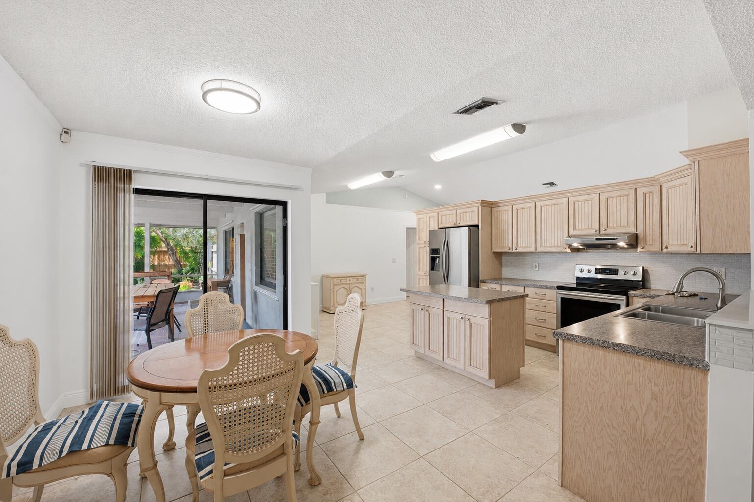 1081 Palama, Lantana FL 33462