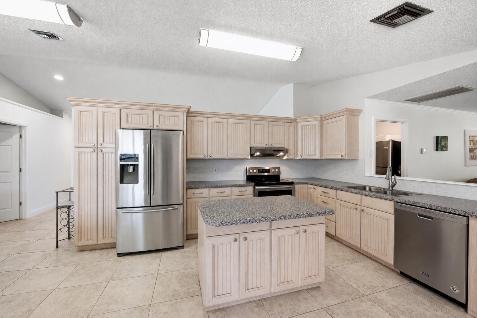 1081 Palama, Lantana FL 33462