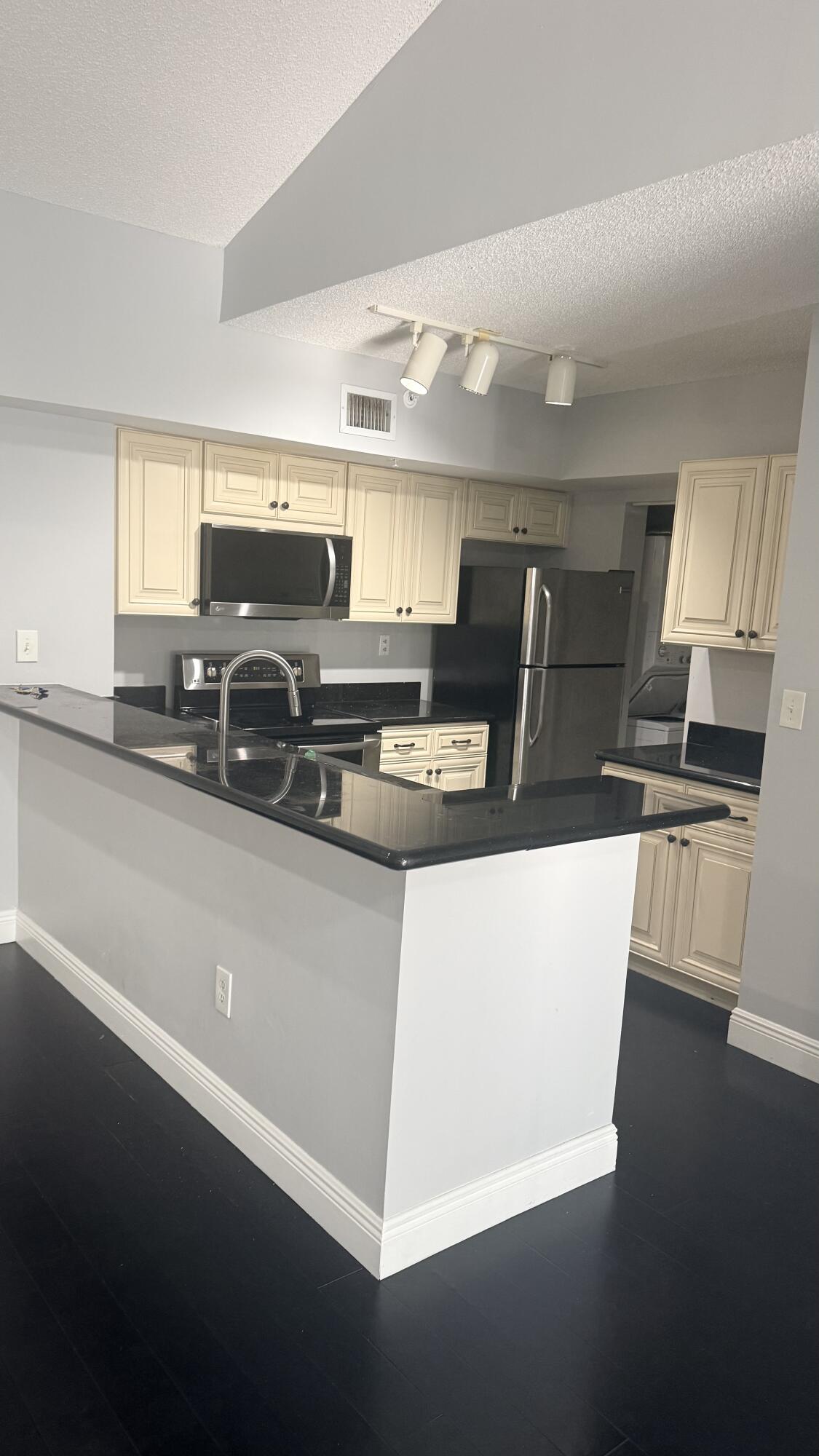 2640 S University #325, Davie FL 33328
