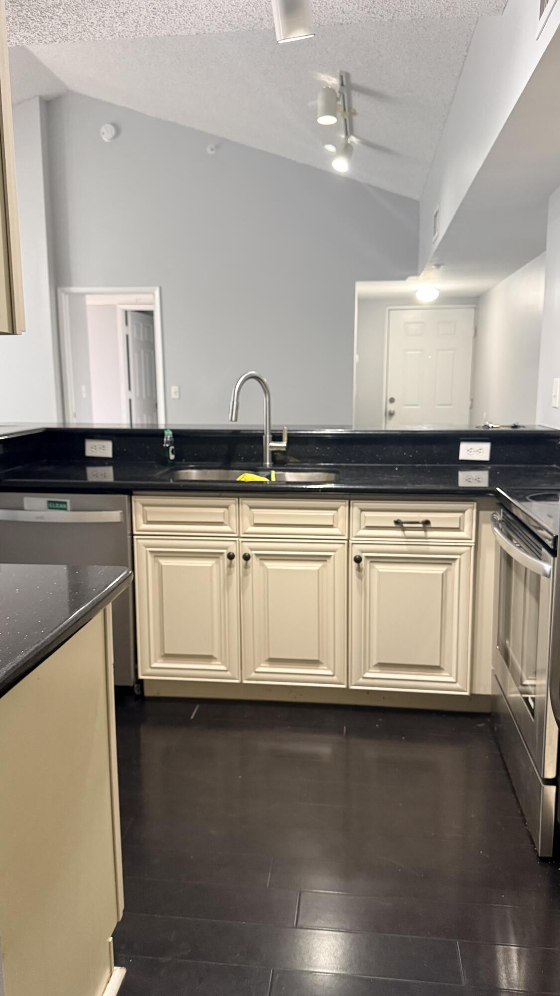 2640 S University #325, Davie FL 33328