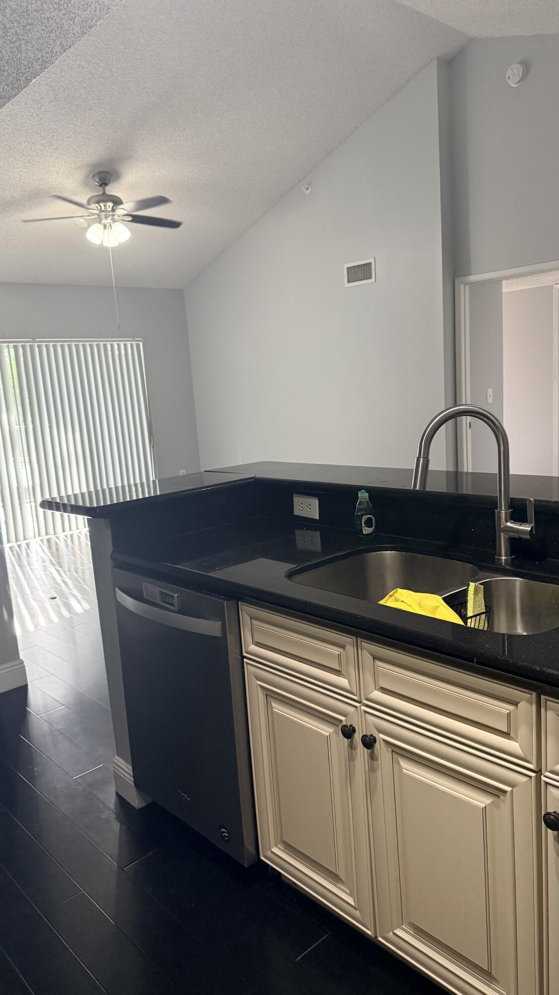 2640 S University #325, Davie FL 33328