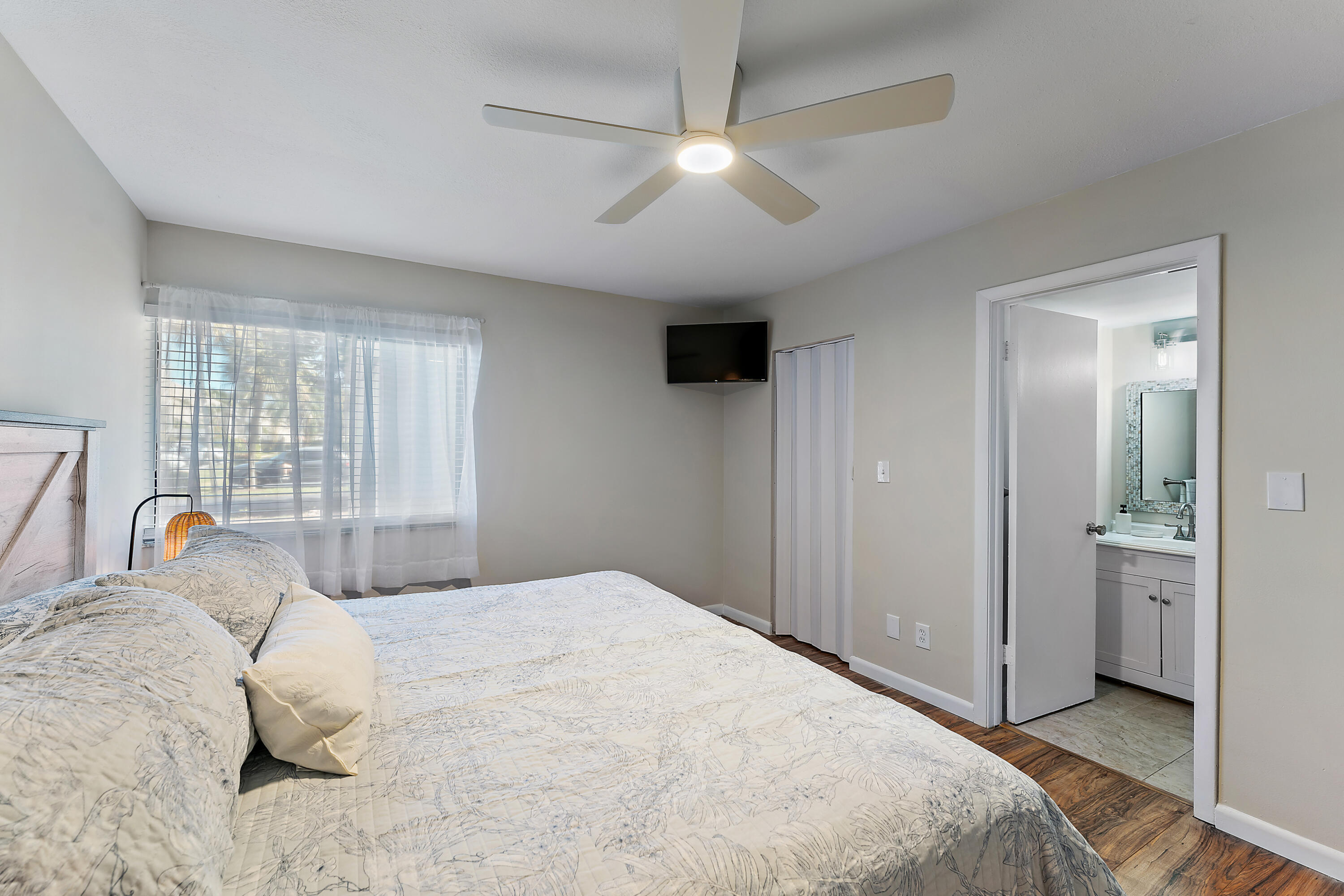 1605 S US #V6-104, Jupiter FL 33477