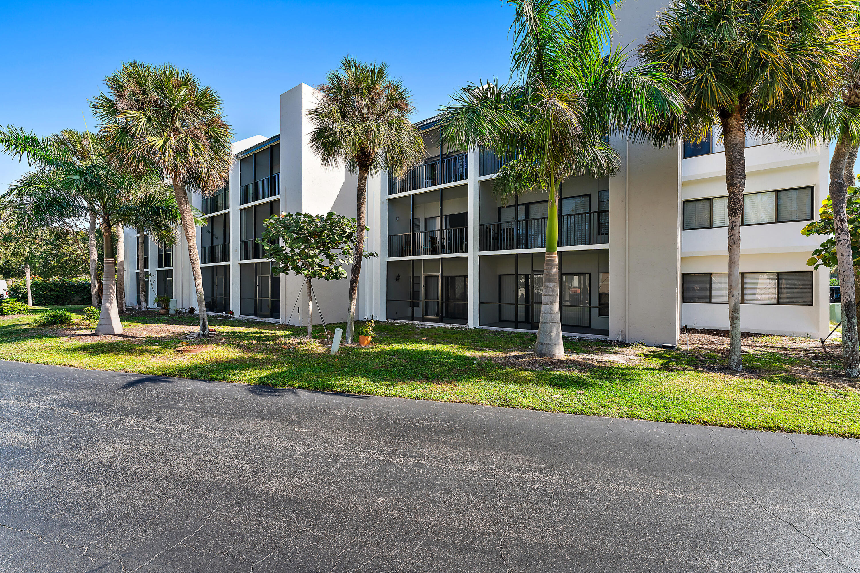 1605 S US #V6-104, Jupiter FL 33477
