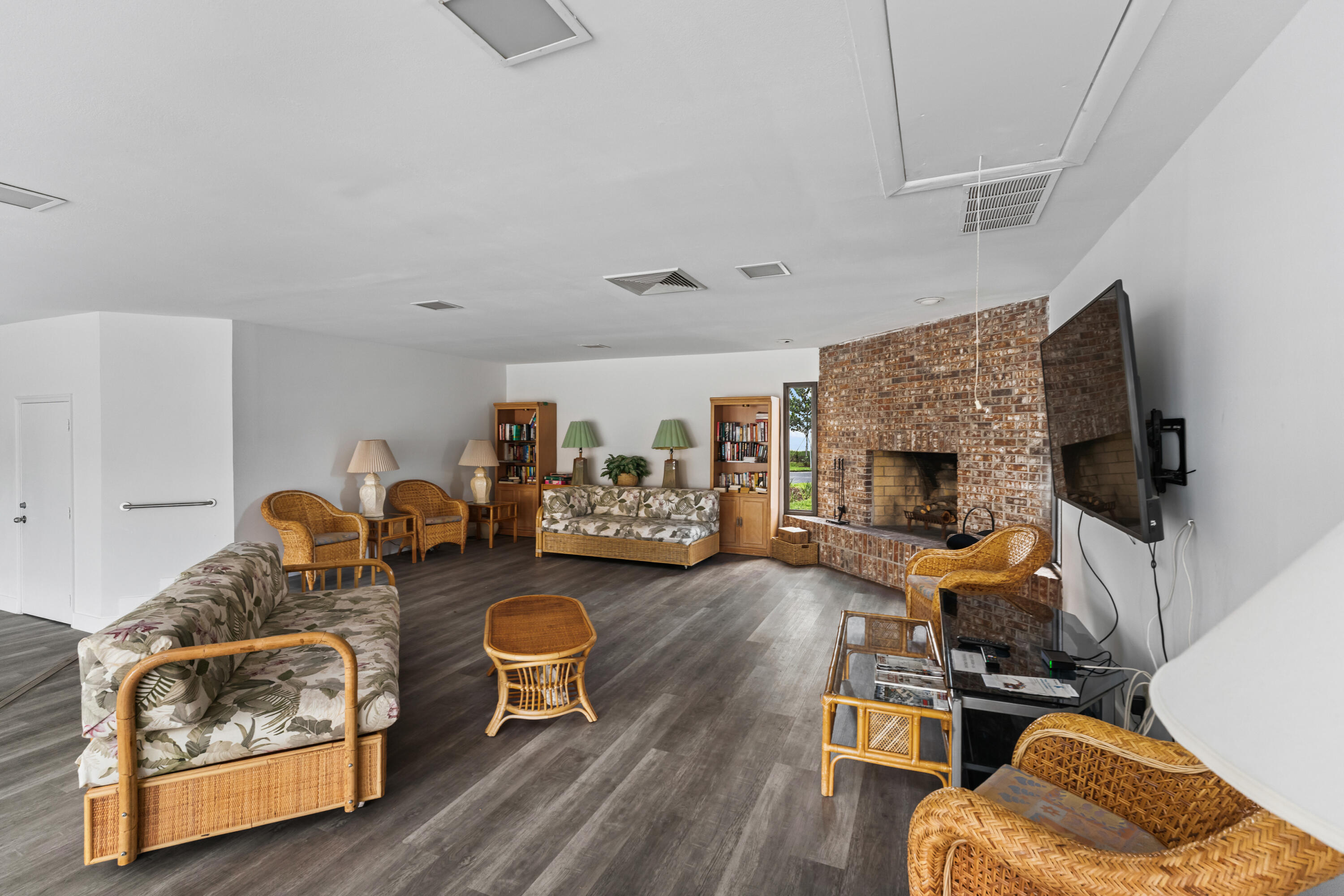 1605 S US #V6-104, Jupiter FL 33477