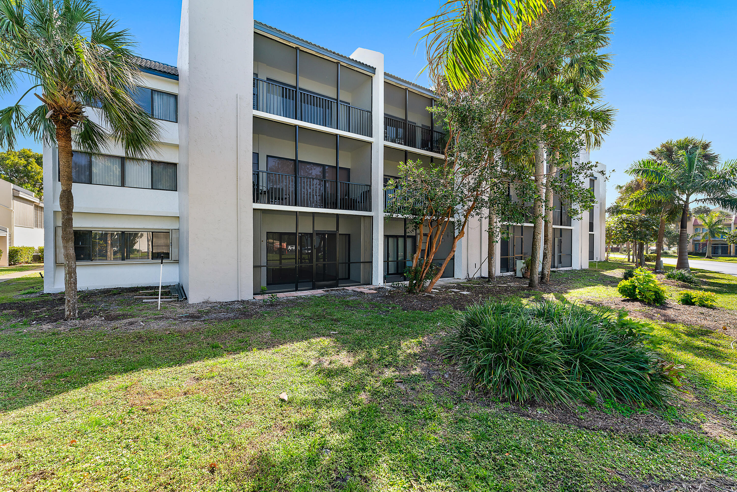 1605 S US #V6-104, Jupiter FL 33477