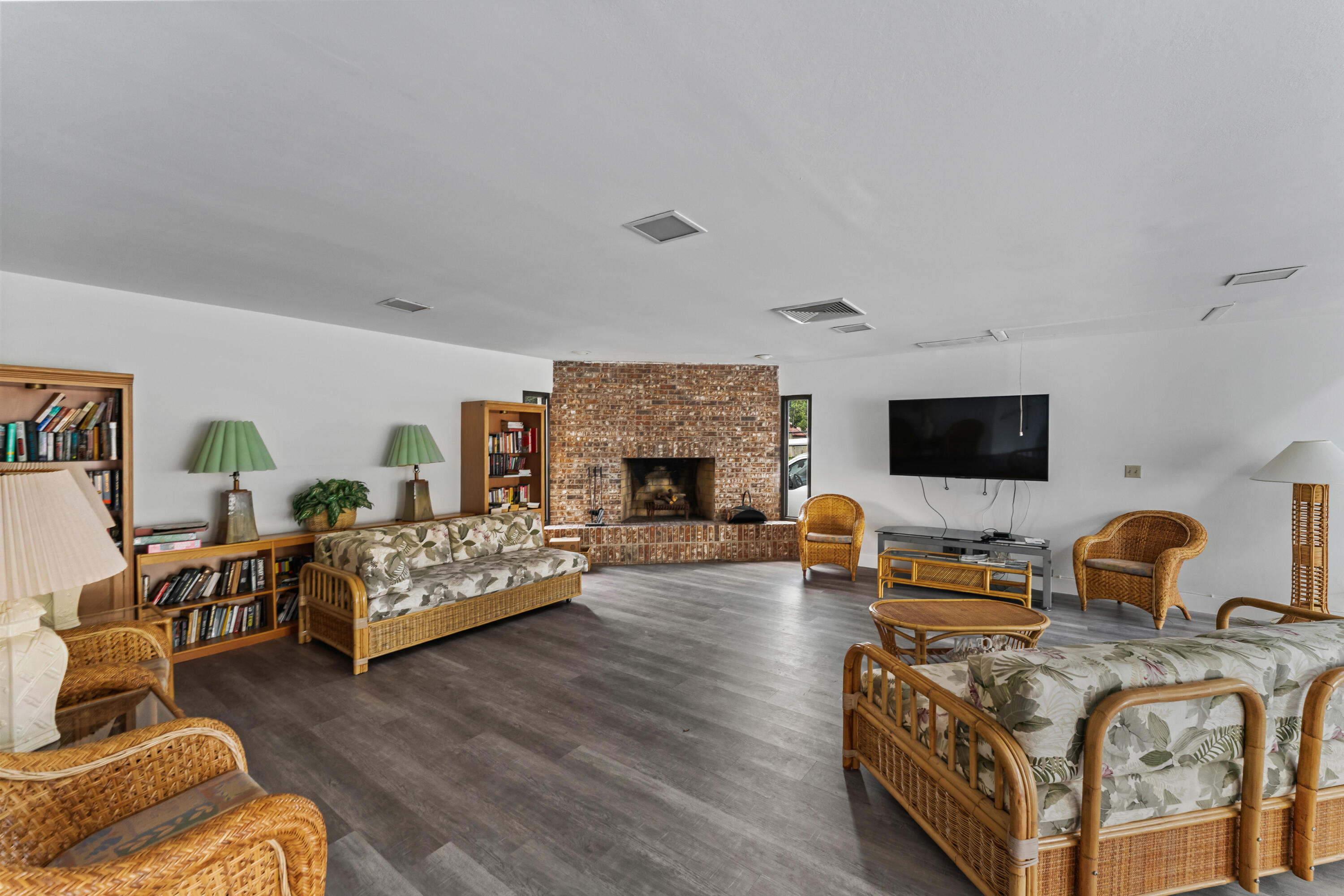 1605 S US #V6-104, Jupiter FL 33477