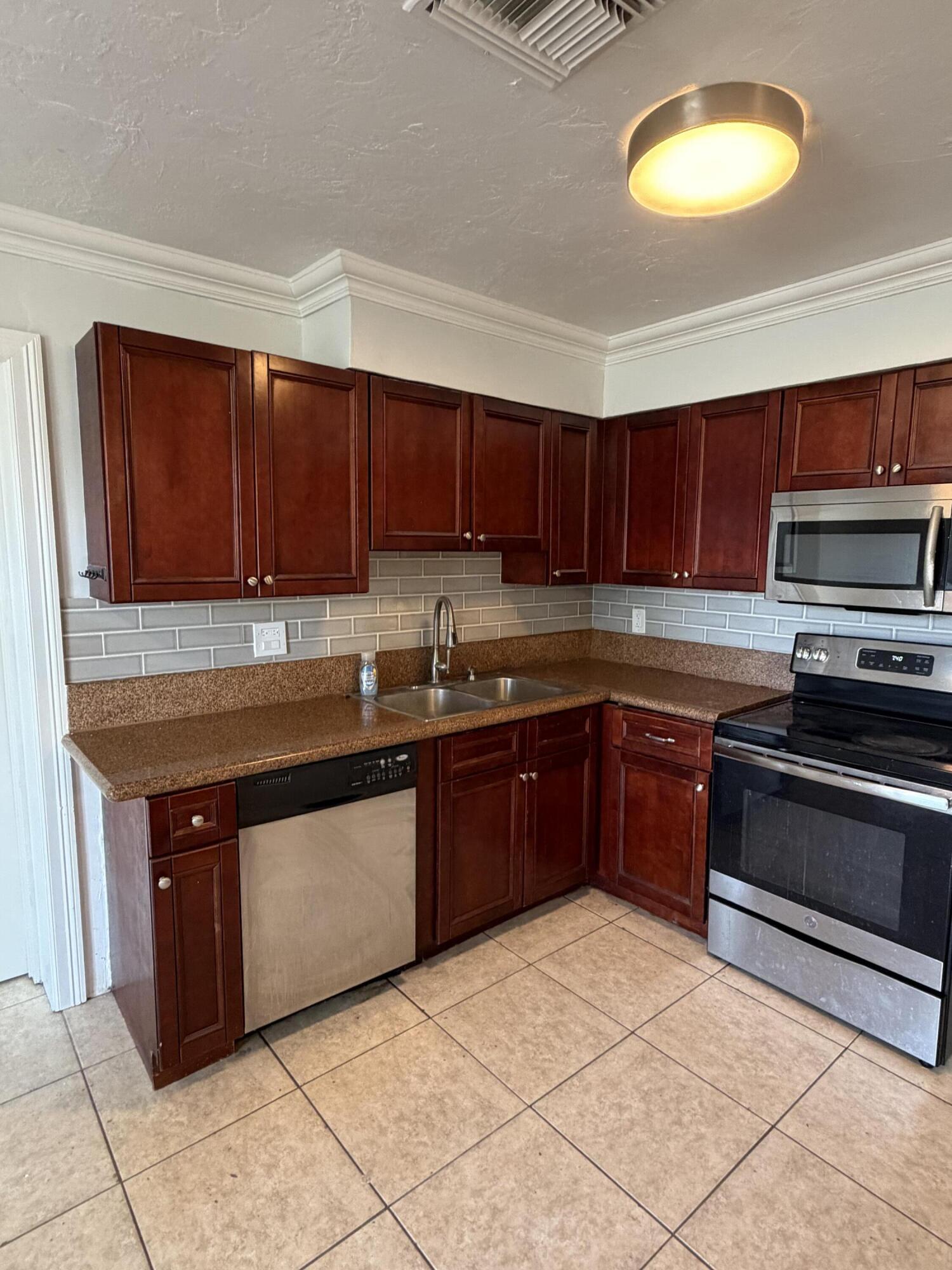 5572 SW 6th, Margate FL 33068