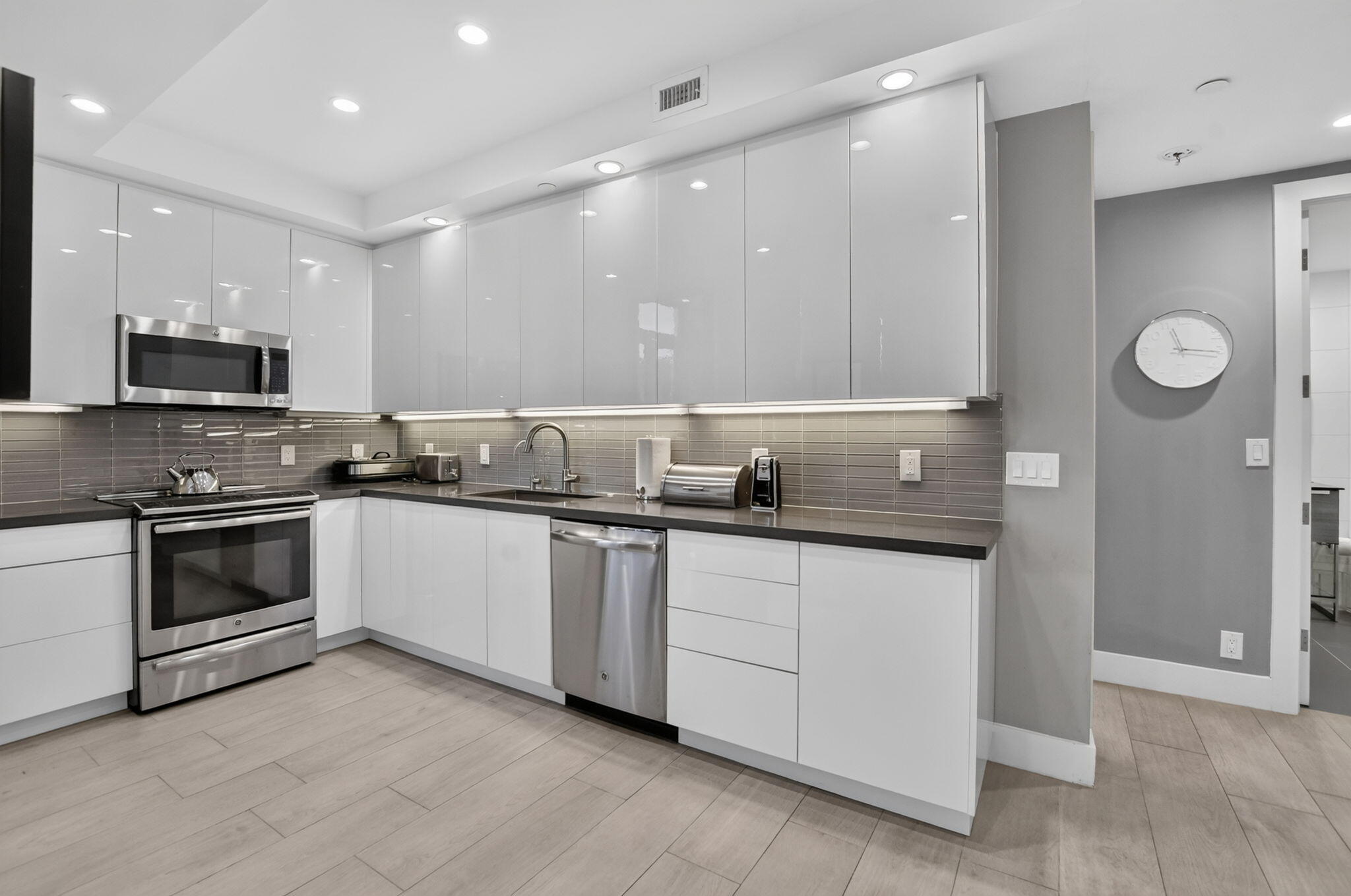 7847 Lakeside #1015, Boca Raton FL 33434