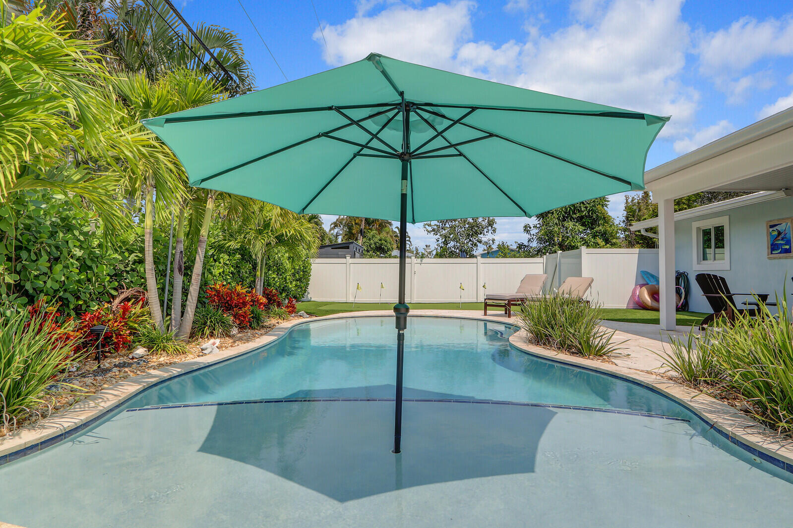 27 WILLOW, Tequesta FL 33469