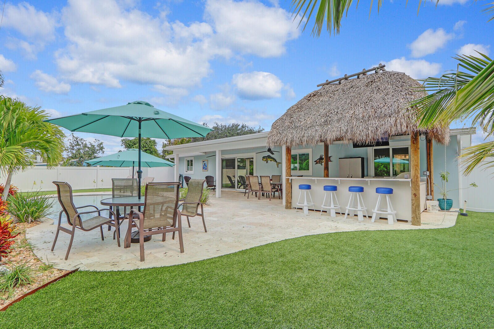 27 WILLOW, Tequesta FL 33469
