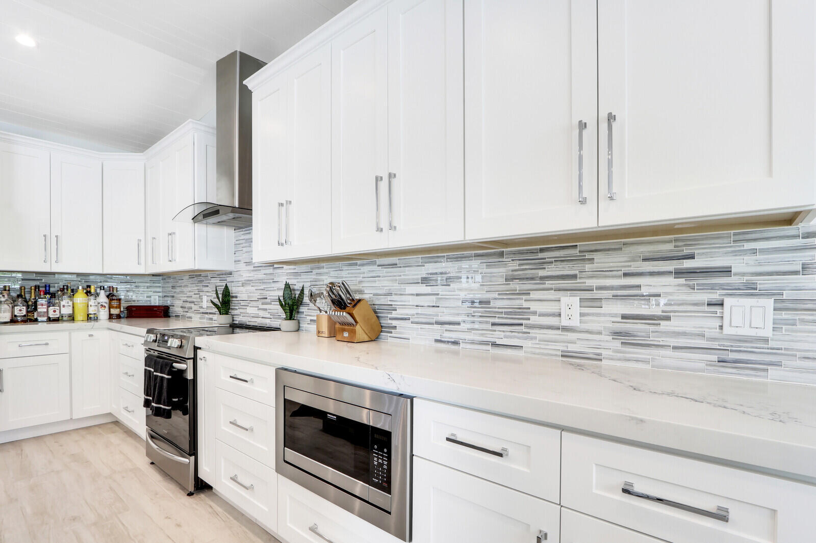 27 WILLOW, Tequesta FL 33469