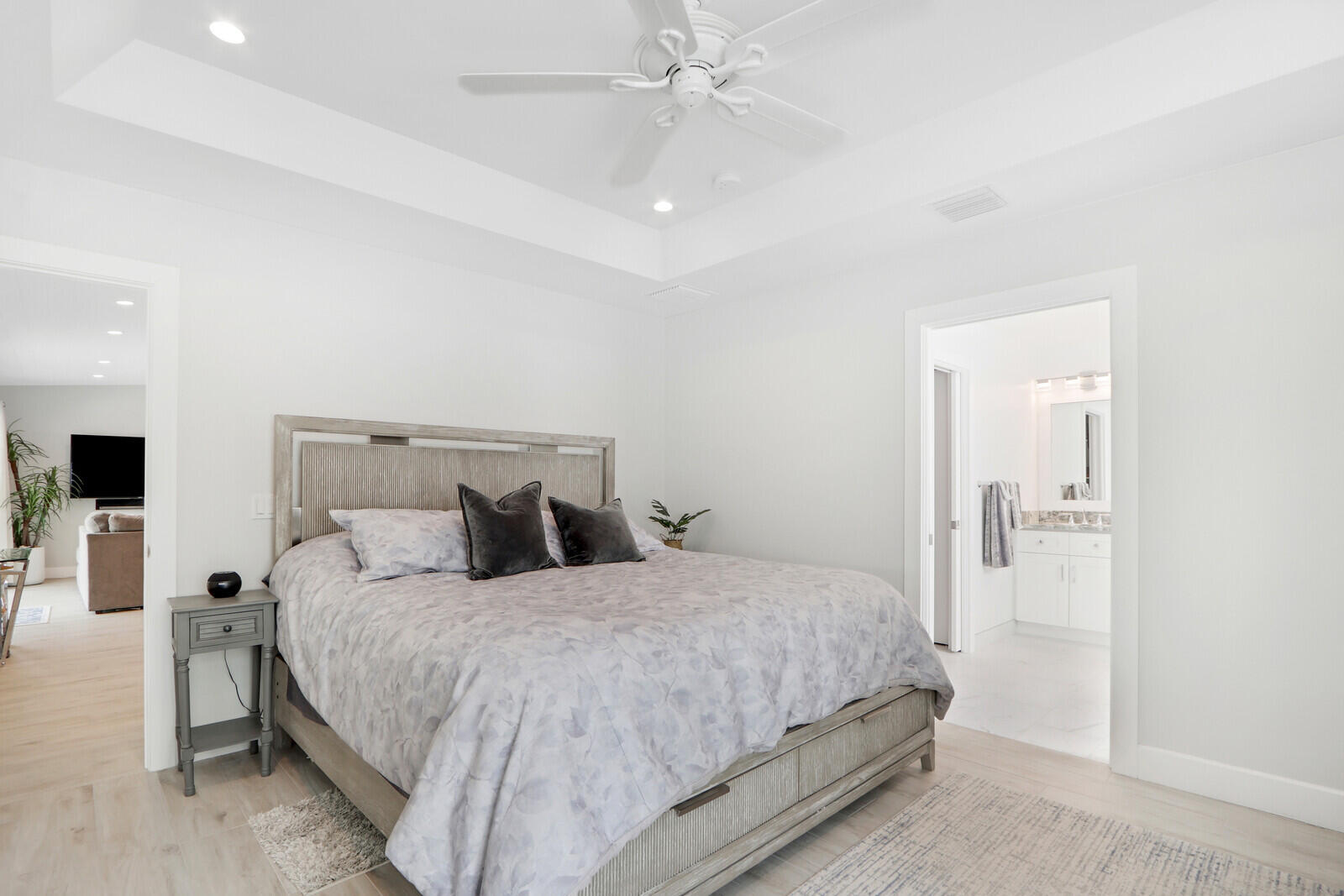 27 WILLOW, Tequesta FL 33469
