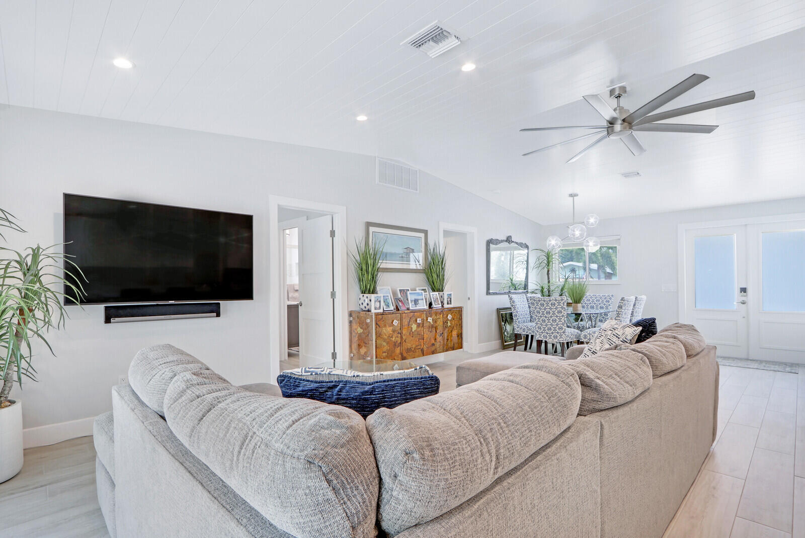 27 WILLOW, Tequesta FL 33469