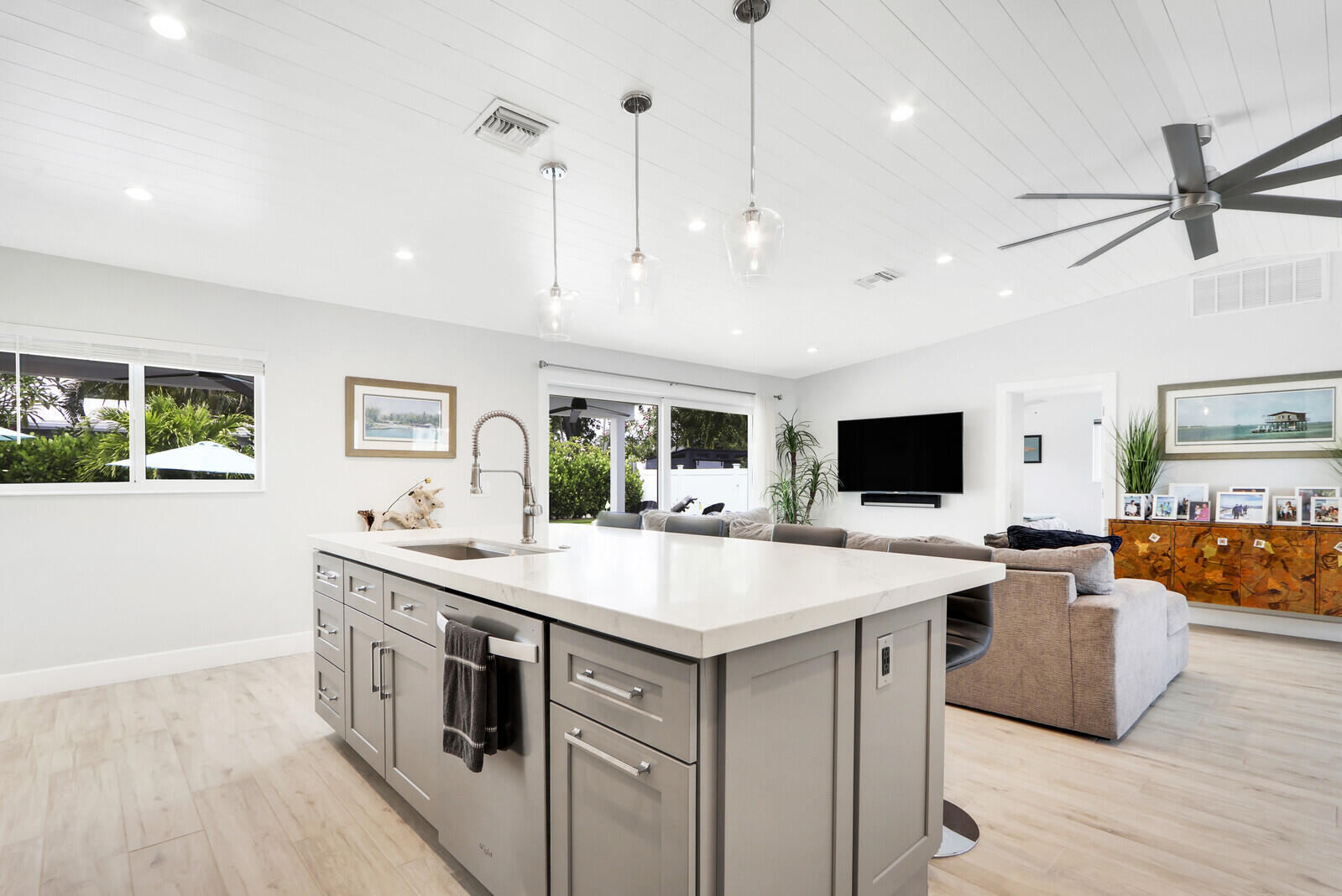27 WILLOW, Tequesta FL 33469