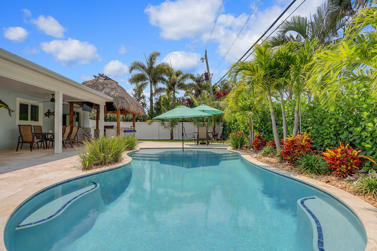 27 WILLOW, Tequesta FL 33469