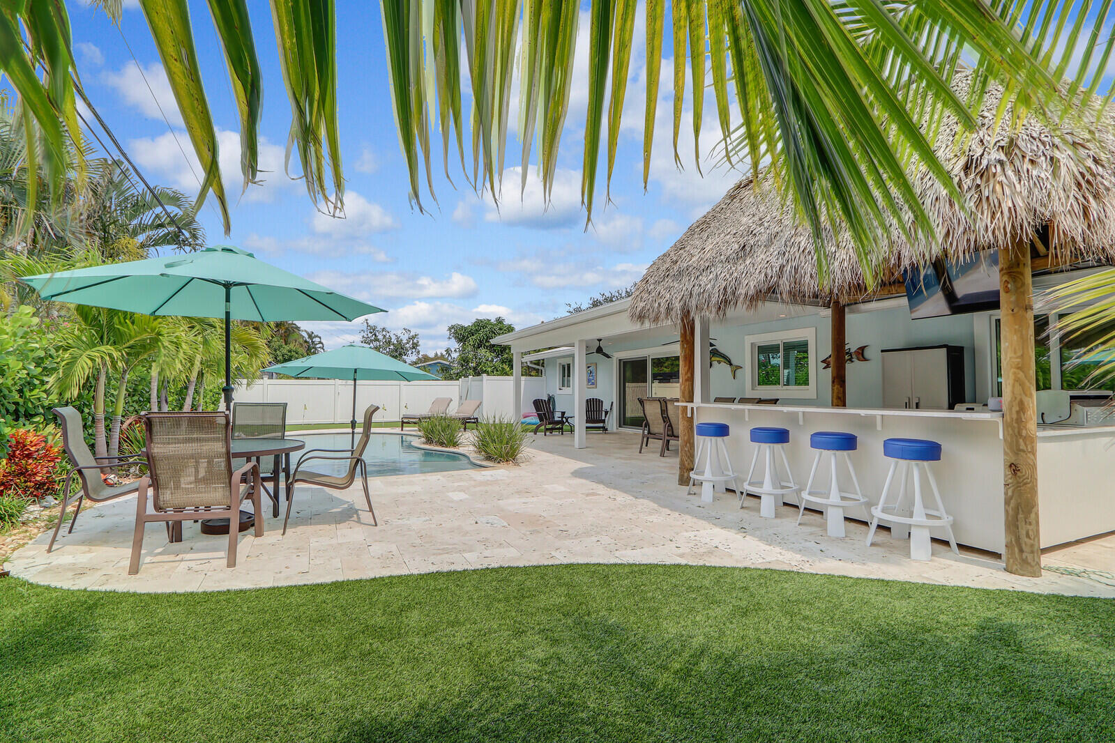 27 WILLOW, Tequesta FL 33469