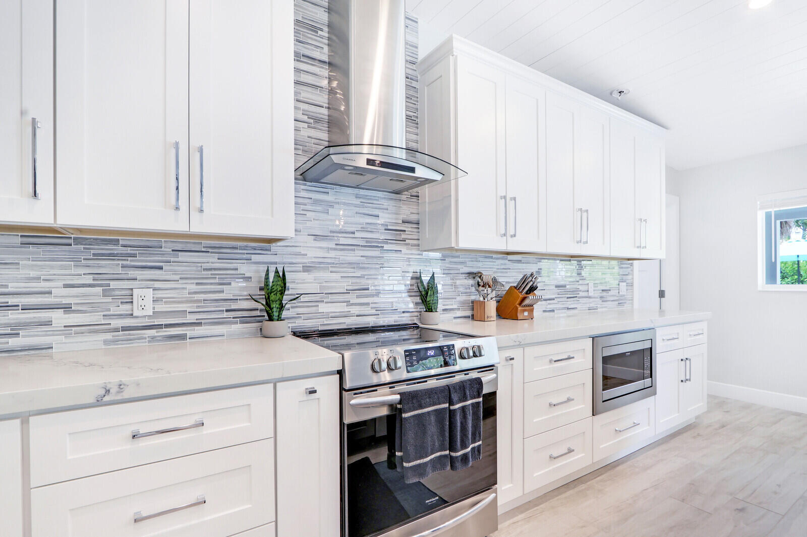 27 WILLOW, Tequesta FL 33469