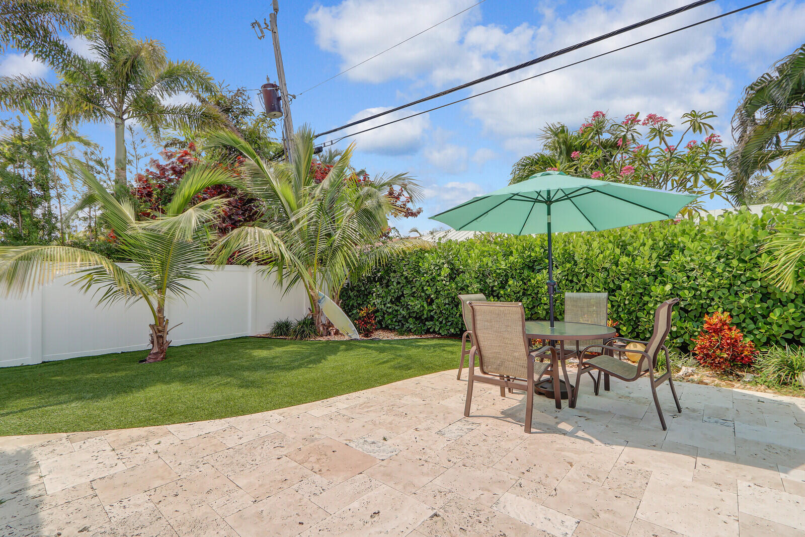 27 WILLOW, Tequesta FL 33469