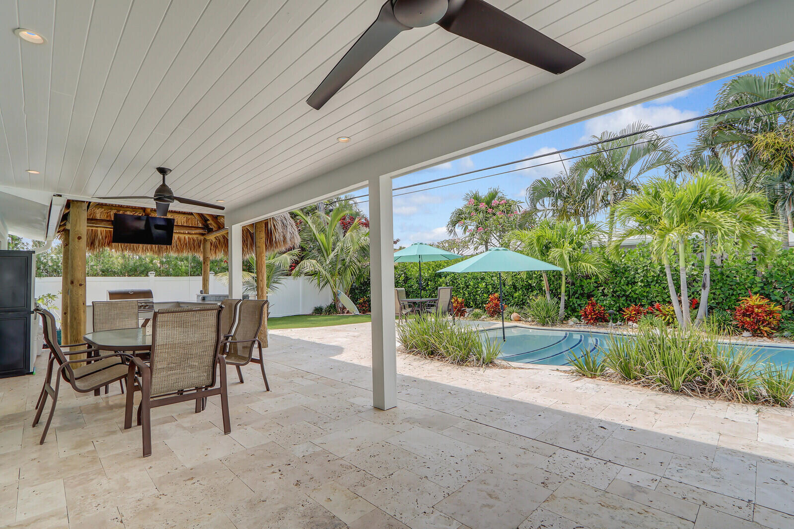 27 WILLOW, Tequesta FL 33469