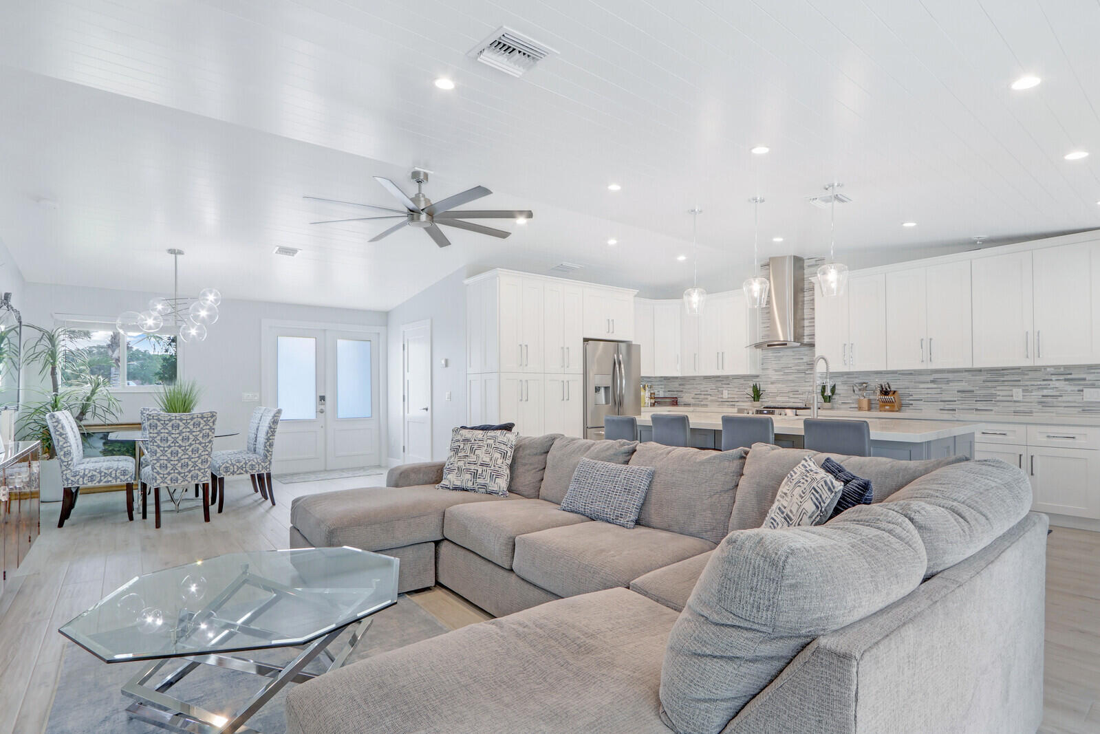 27 WILLOW, Tequesta FL 33469