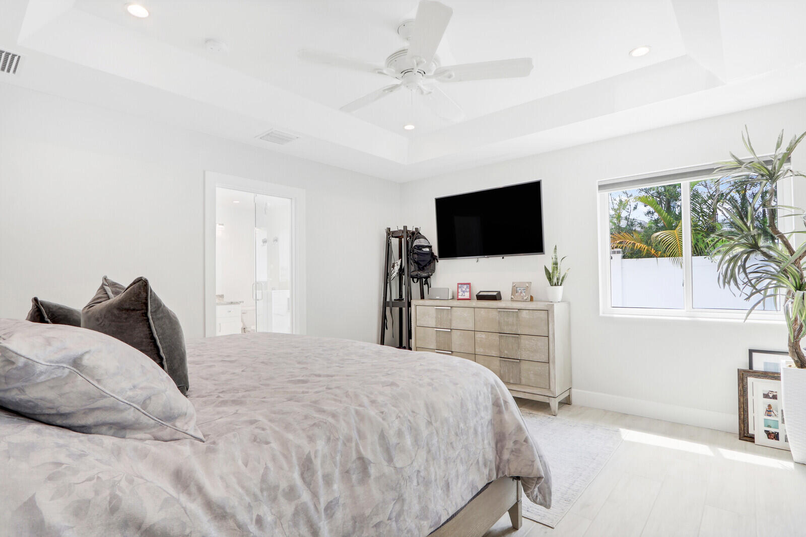 27 WILLOW, Tequesta FL 33469