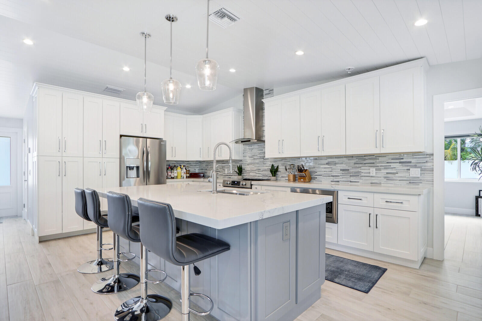 27 WILLOW, Tequesta FL 33469