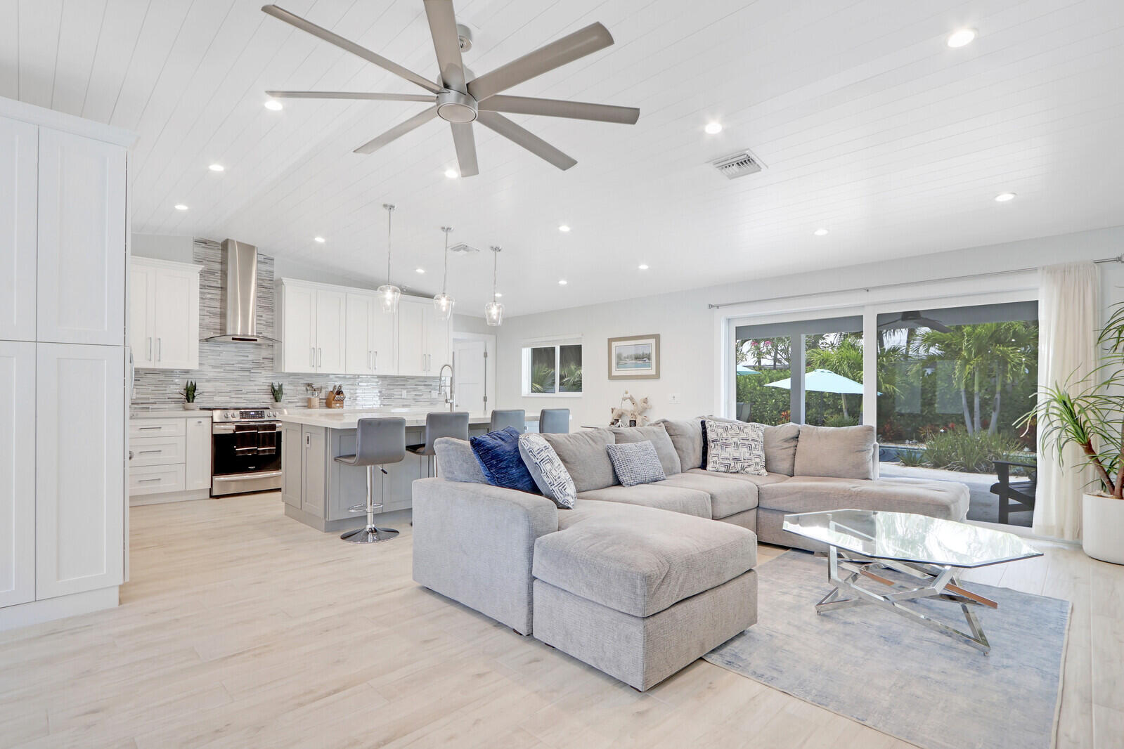 27 WILLOW, Tequesta FL 33469