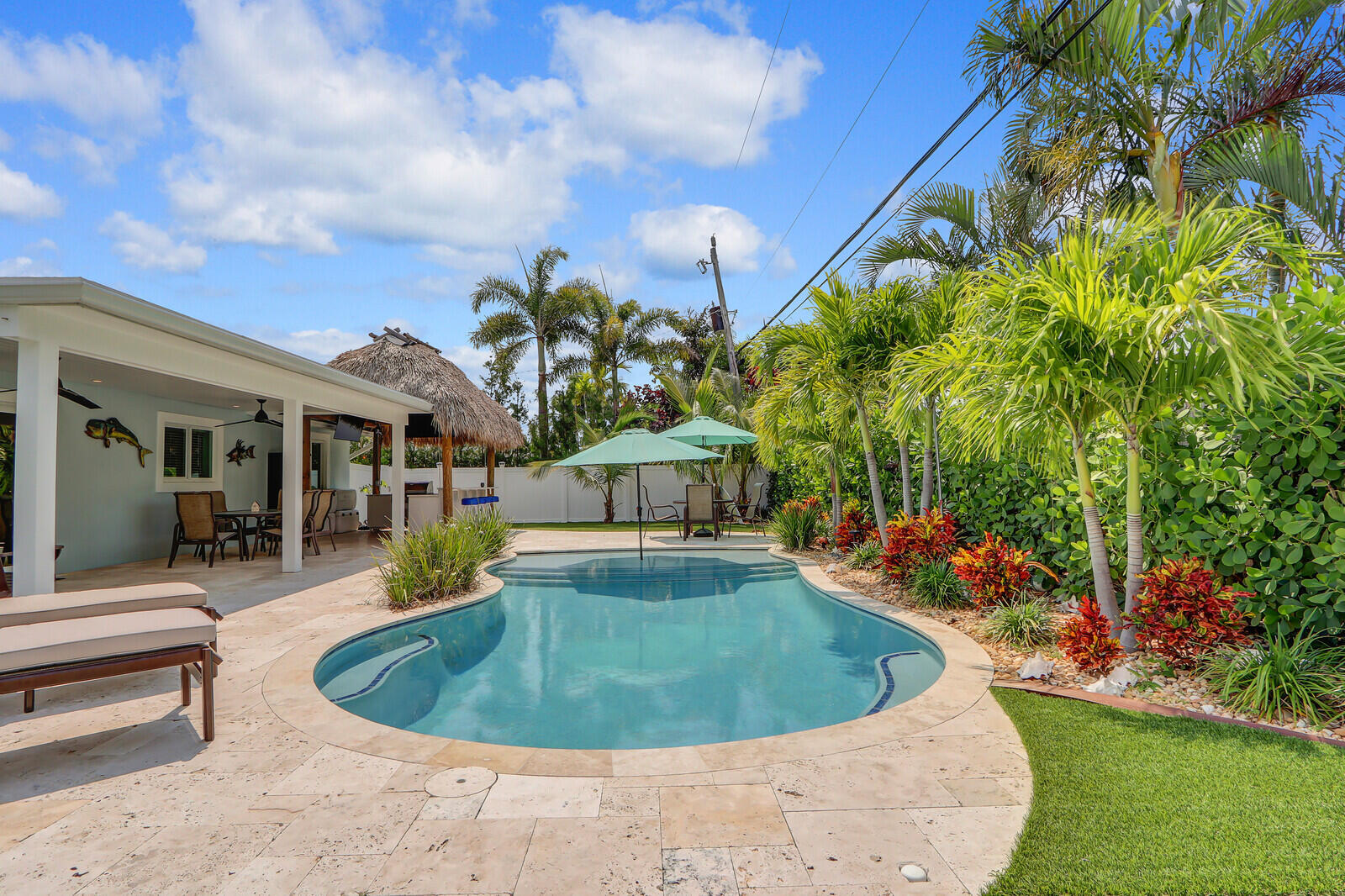 27 WILLOW, Tequesta FL 33469