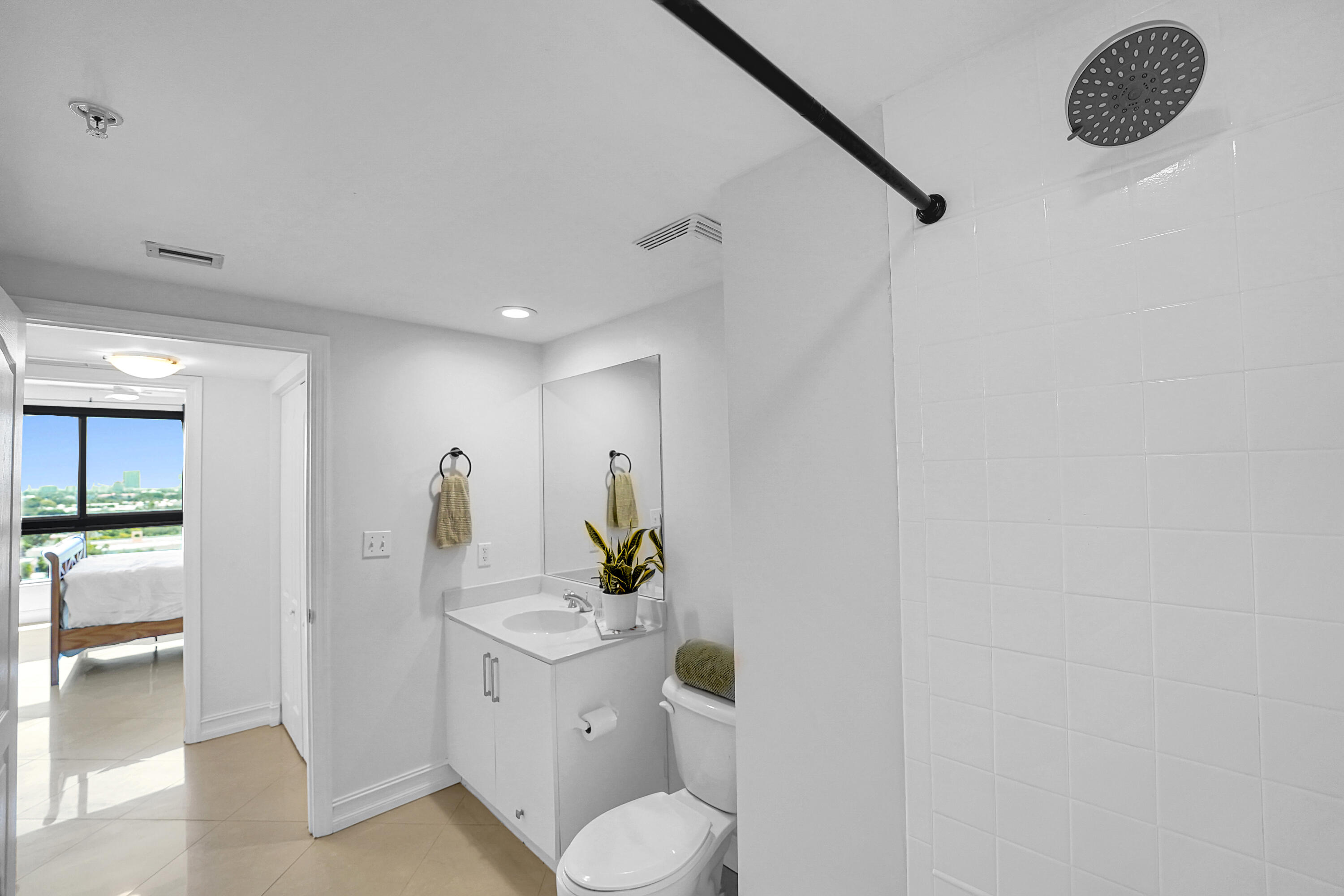 110 N Federal #1410, Fort Lauderdale FL 33301