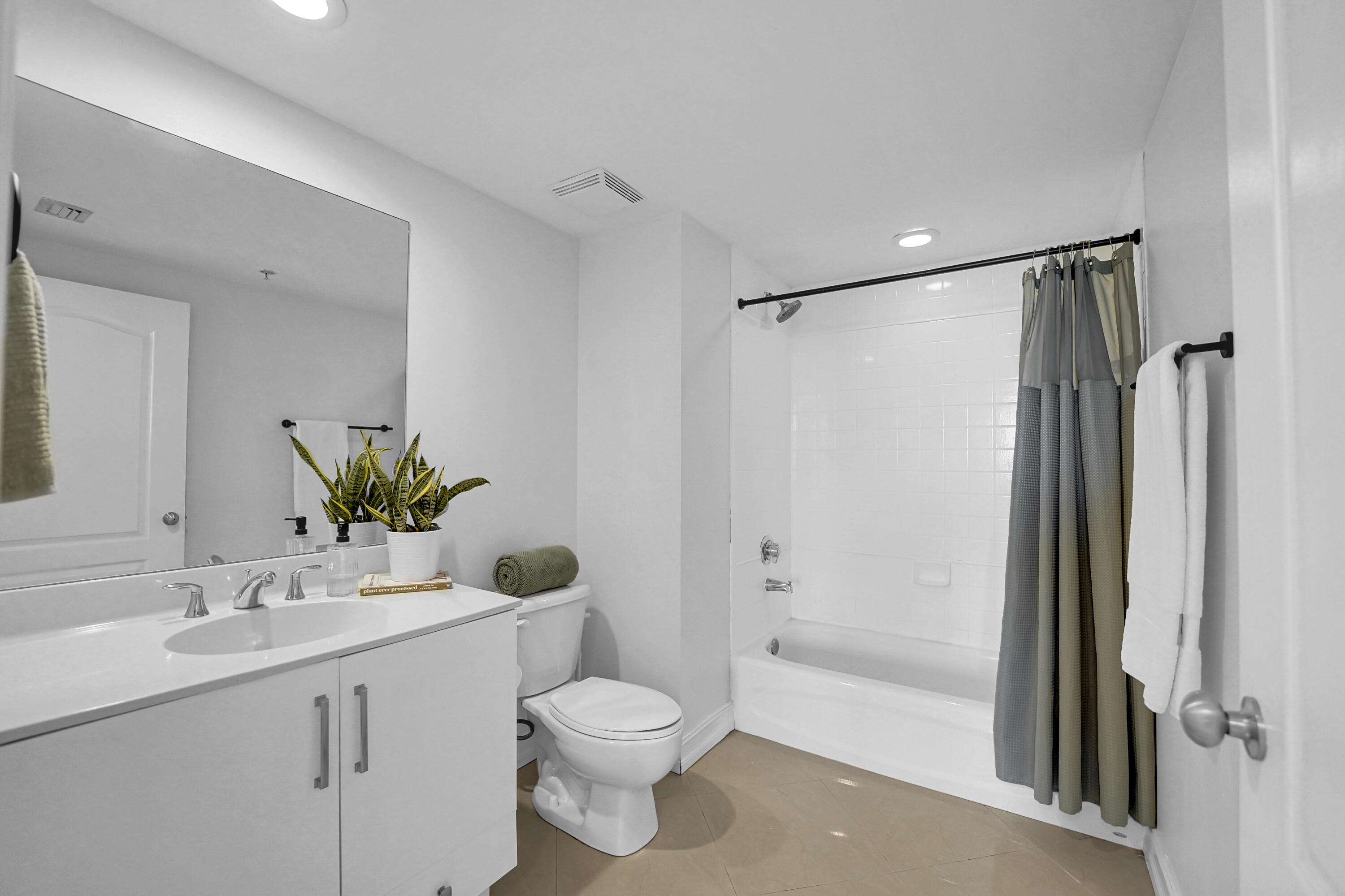 110 N Federal #1410, Fort Lauderdale FL 33301
