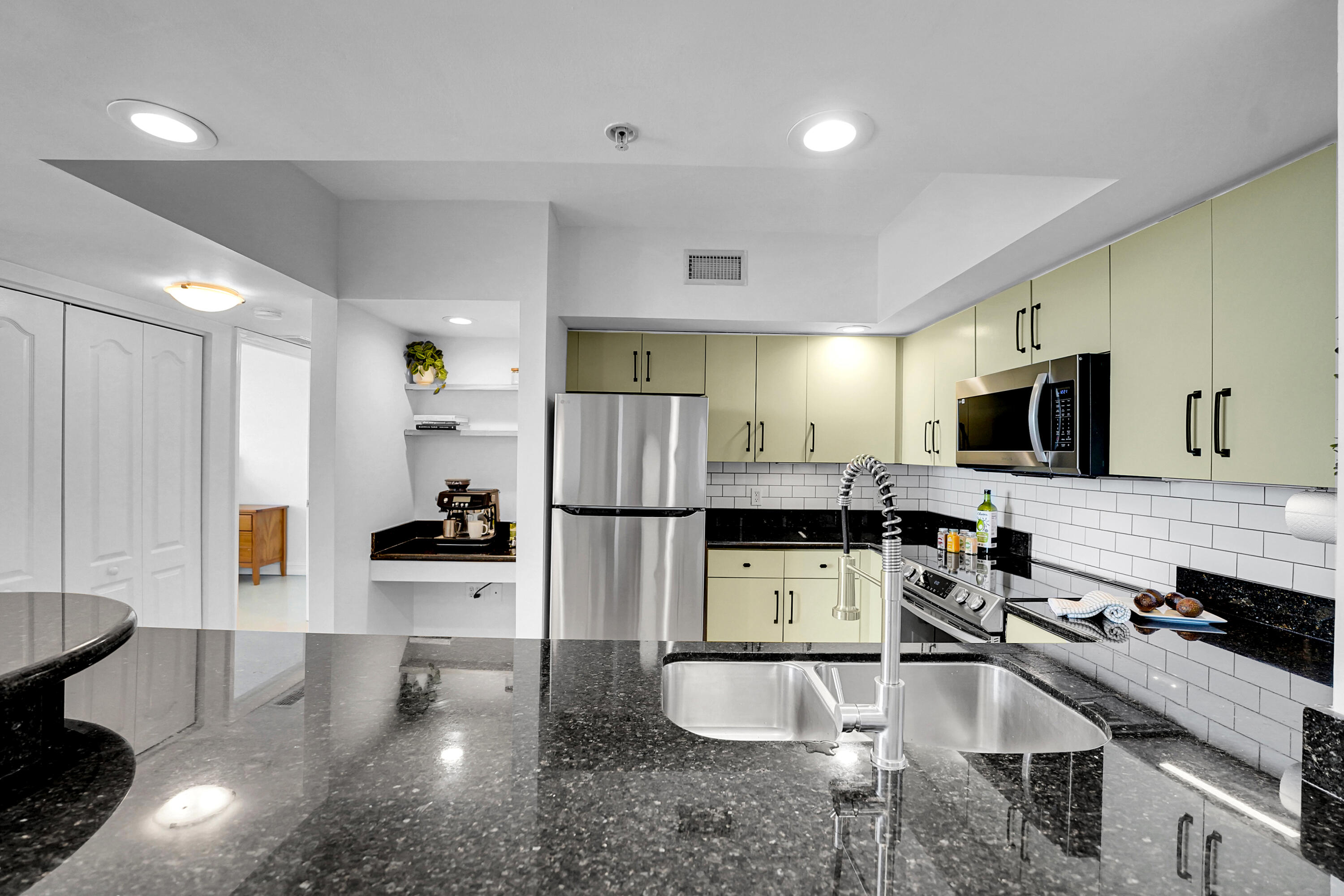 110 N Federal #1410, Fort Lauderdale FL 33301