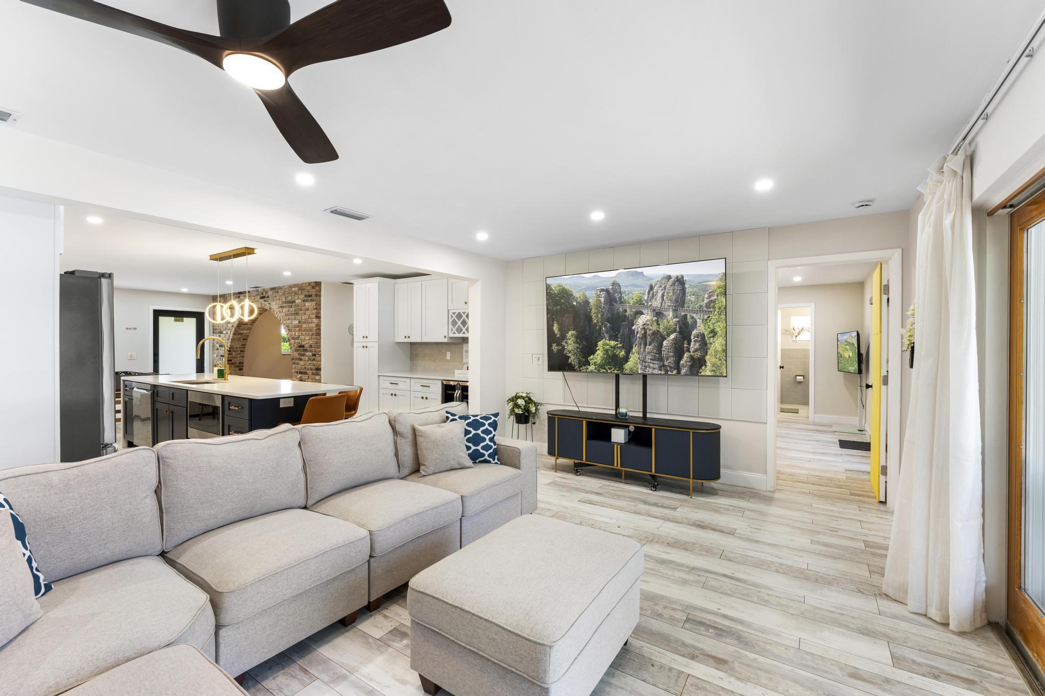 8416 Pine Tree, Lake Clarke Shores FL 33406