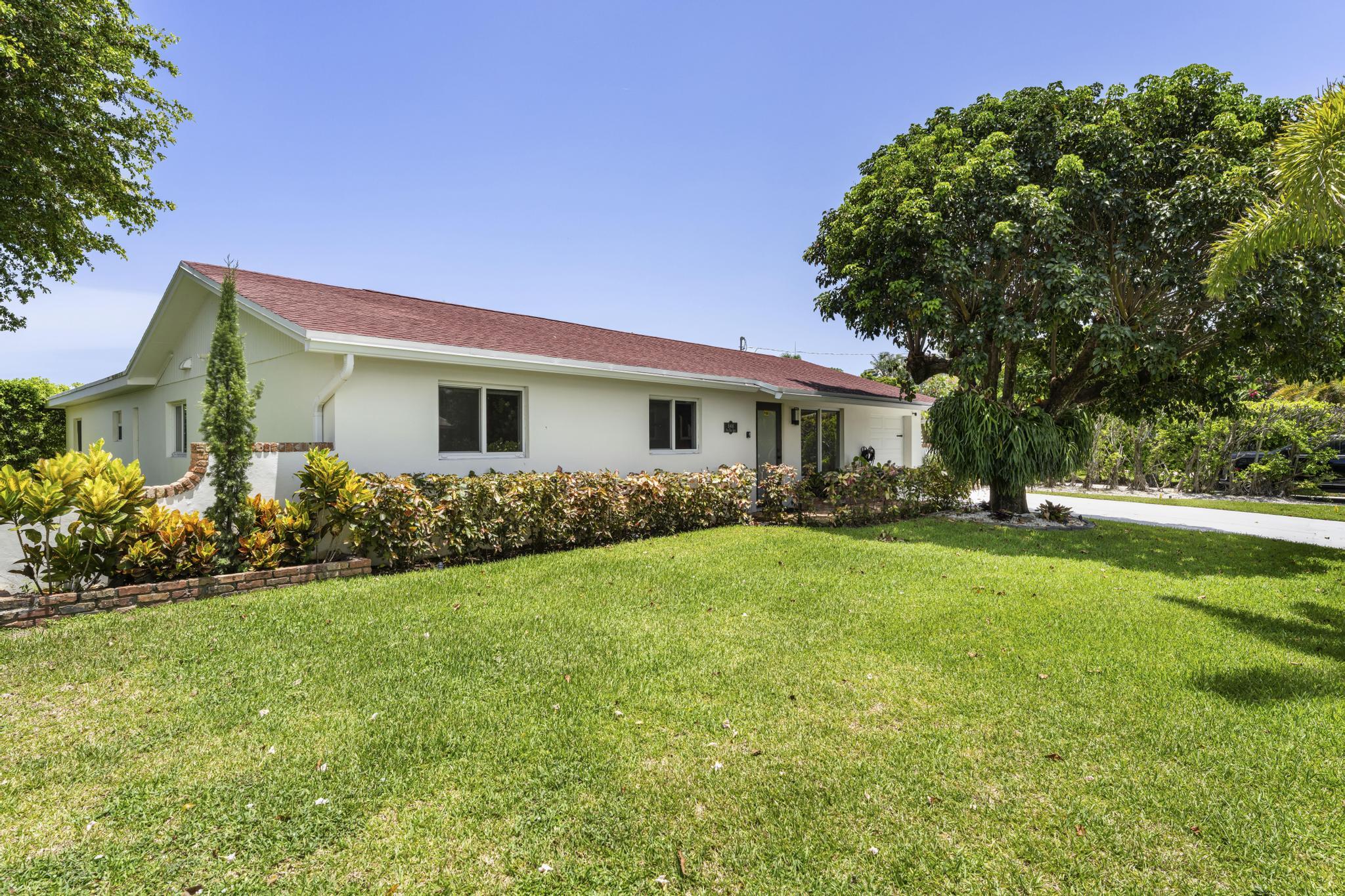 8416 Pine Tree, Lake Clarke Shores FL 33406