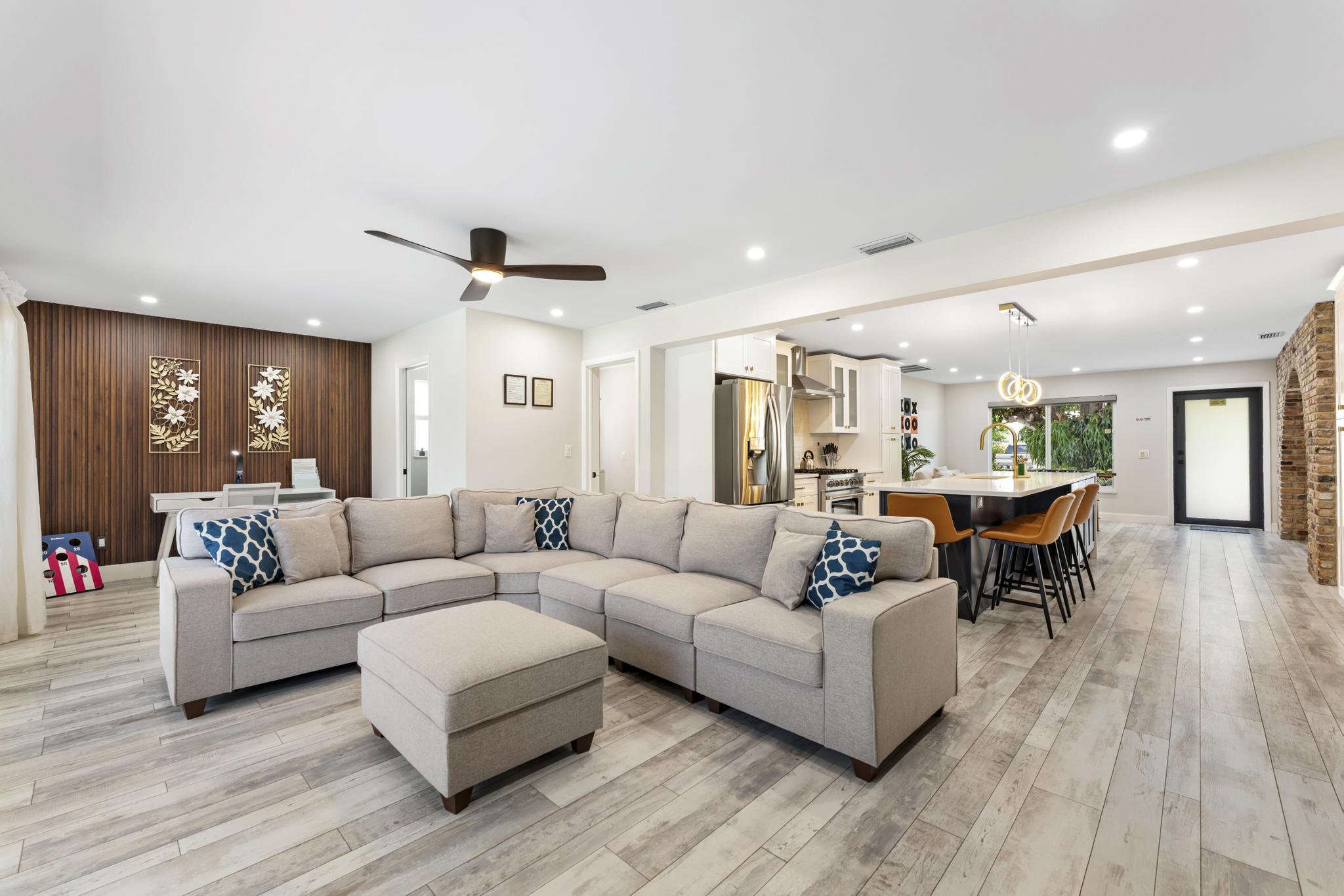 8416 Pine Tree, Lake Clarke Shores FL 33406