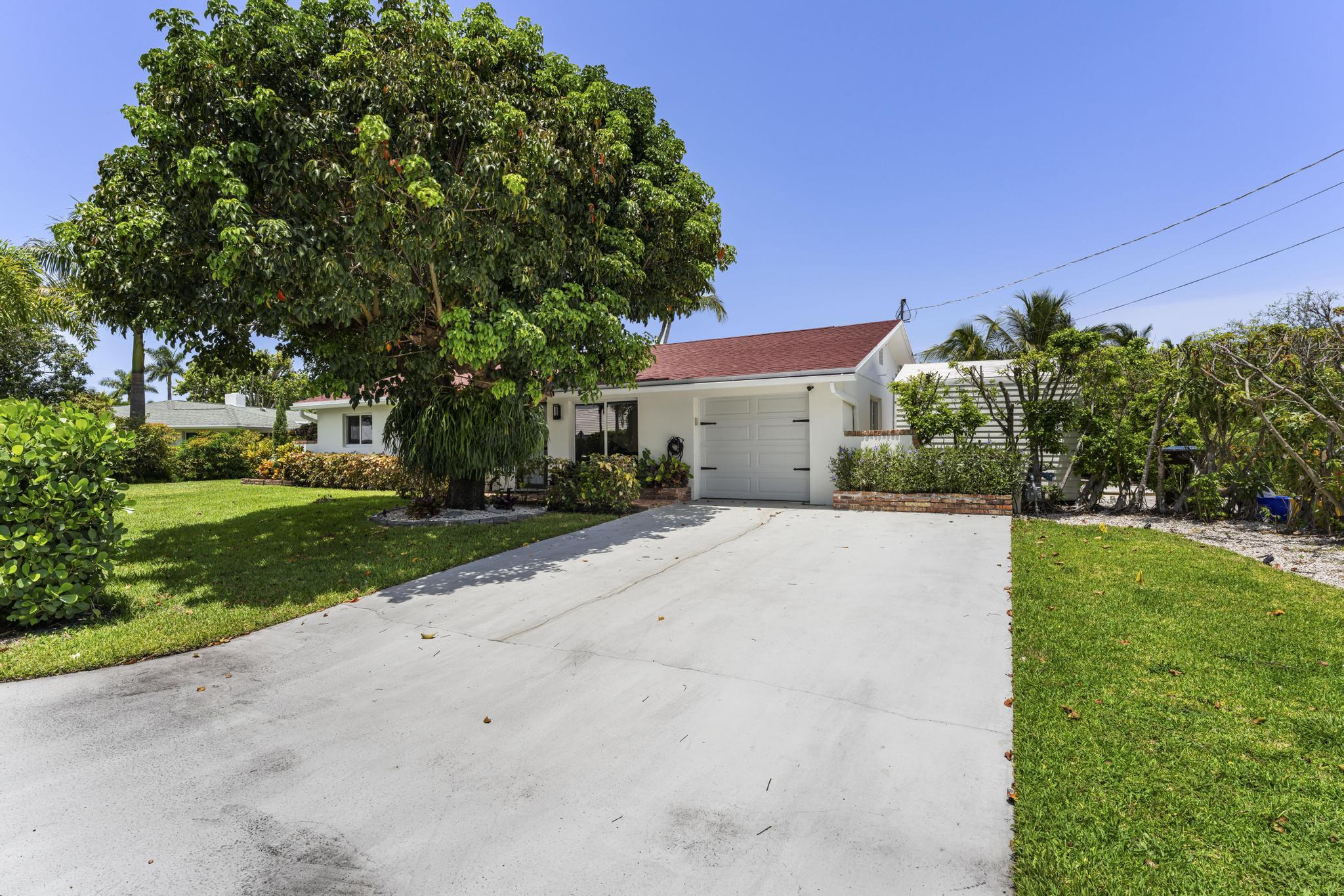 8416 Pine Tree, Lake Clarke Shores FL 33406