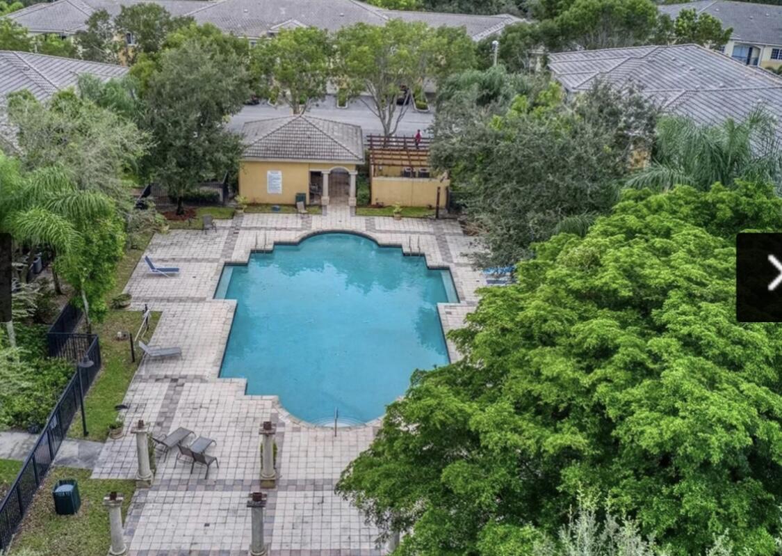 1200 Crestwood #1206, Royal Palm Beach FL 33411