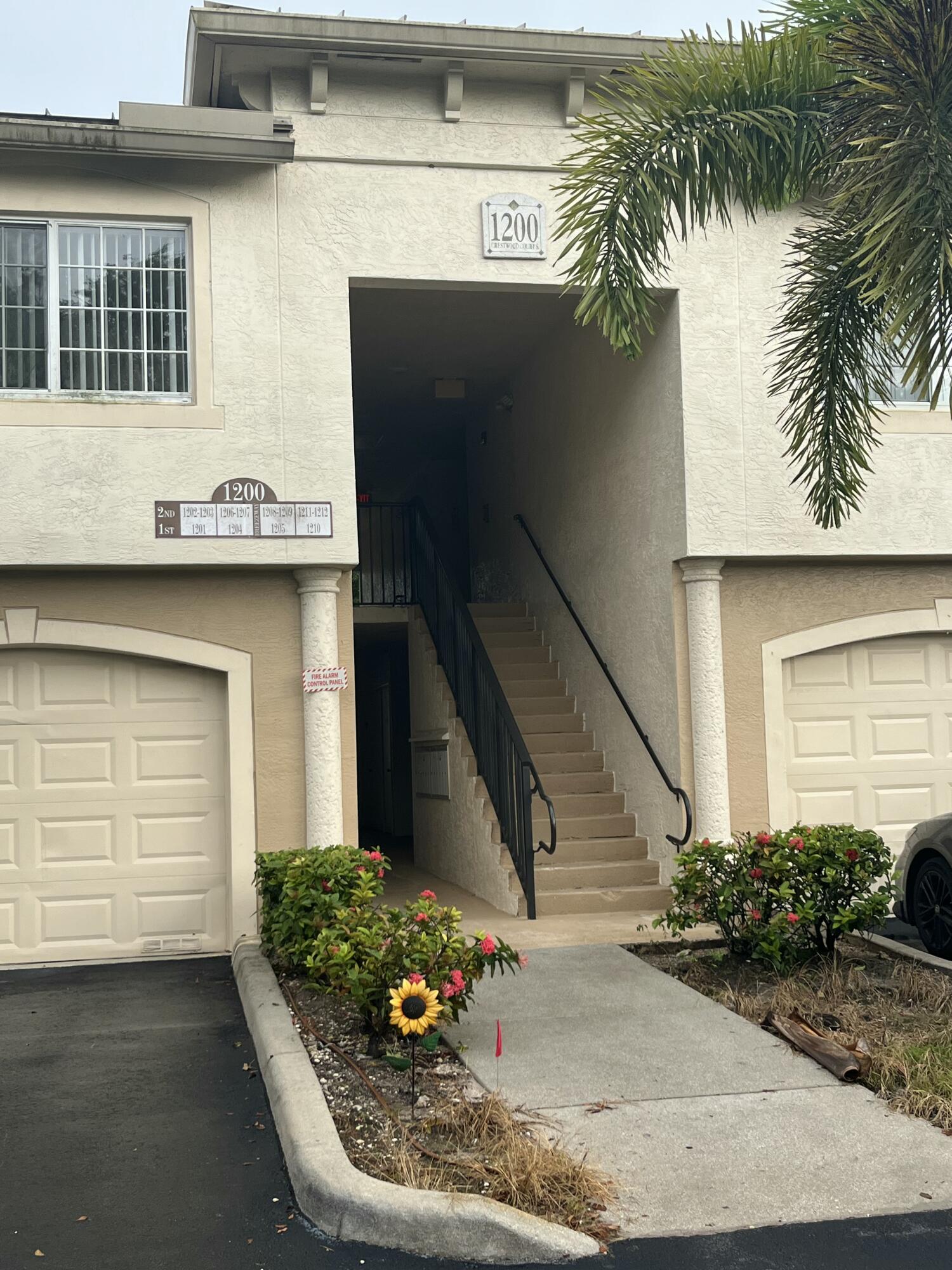 1200 Crestwood #1206, Royal Palm Beach FL 33411