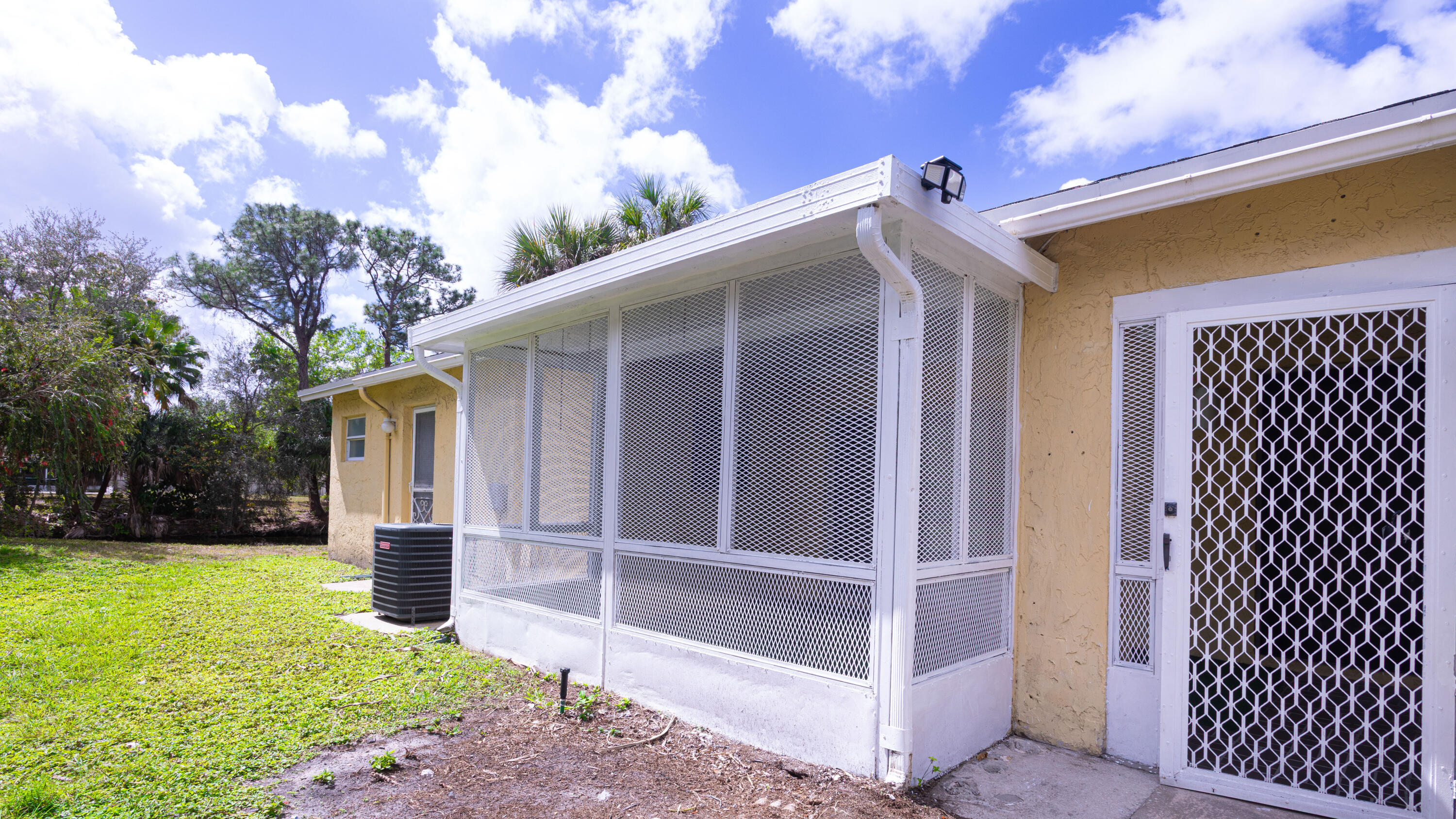 202 Sparrow #1, Royal Palm Beach FL 33411